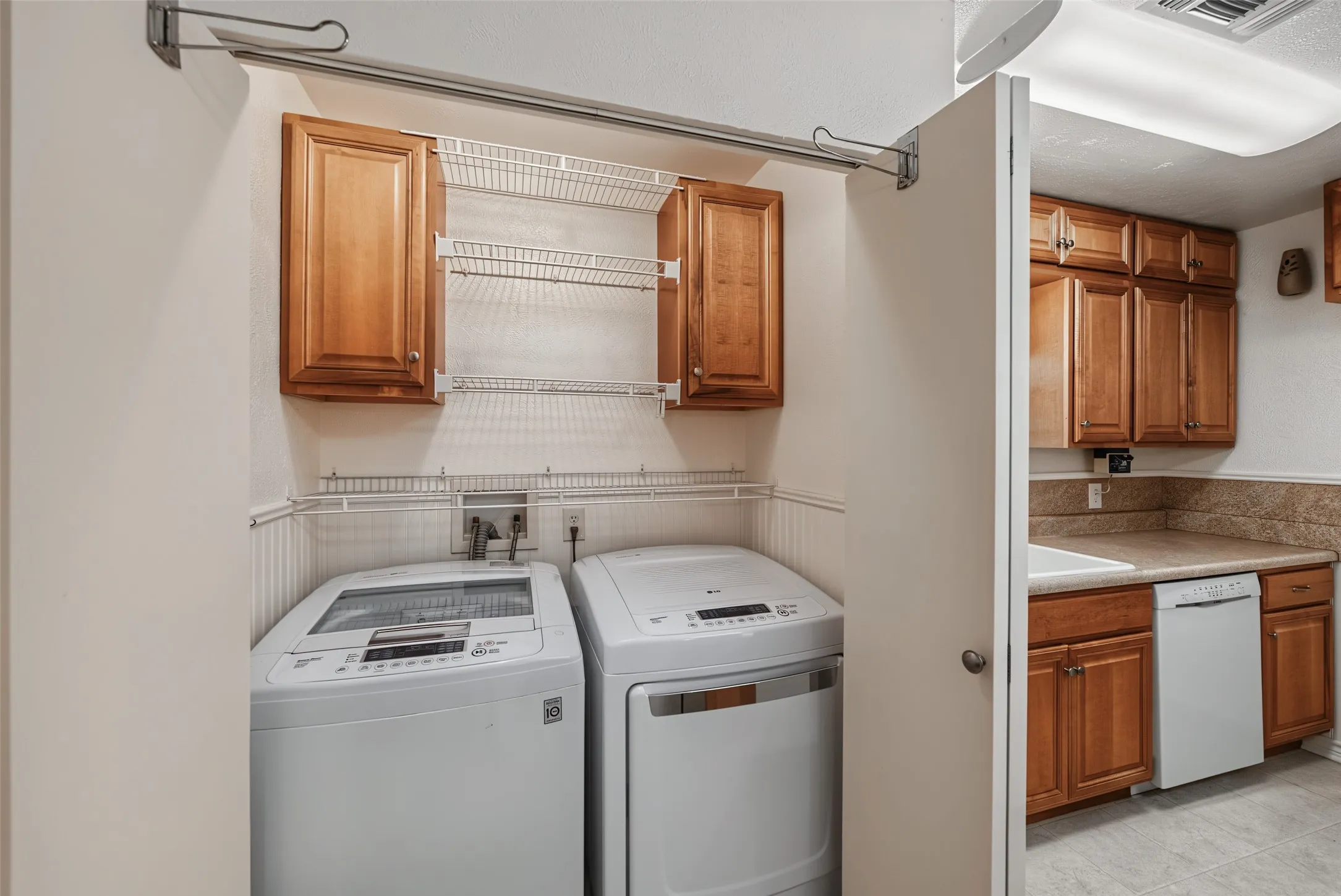 Single Family Residence For Sale in Tarrant County , 4120 Church Drive, Lake Worth, Texas 76135, 3 Bedroom, 2 Bathroom, 2 Garage spaces, 1,475 Sqft, built in 1957, mls#21370079, Real Estate Agent in Lake Worth, Homes For Sale in Tarrant county, Homes For Sale in Lake Worth, Realtor in Lake Worth Texas, Real Estate Brokerage Independent Realty Texas, Luminita Cordes Realtor