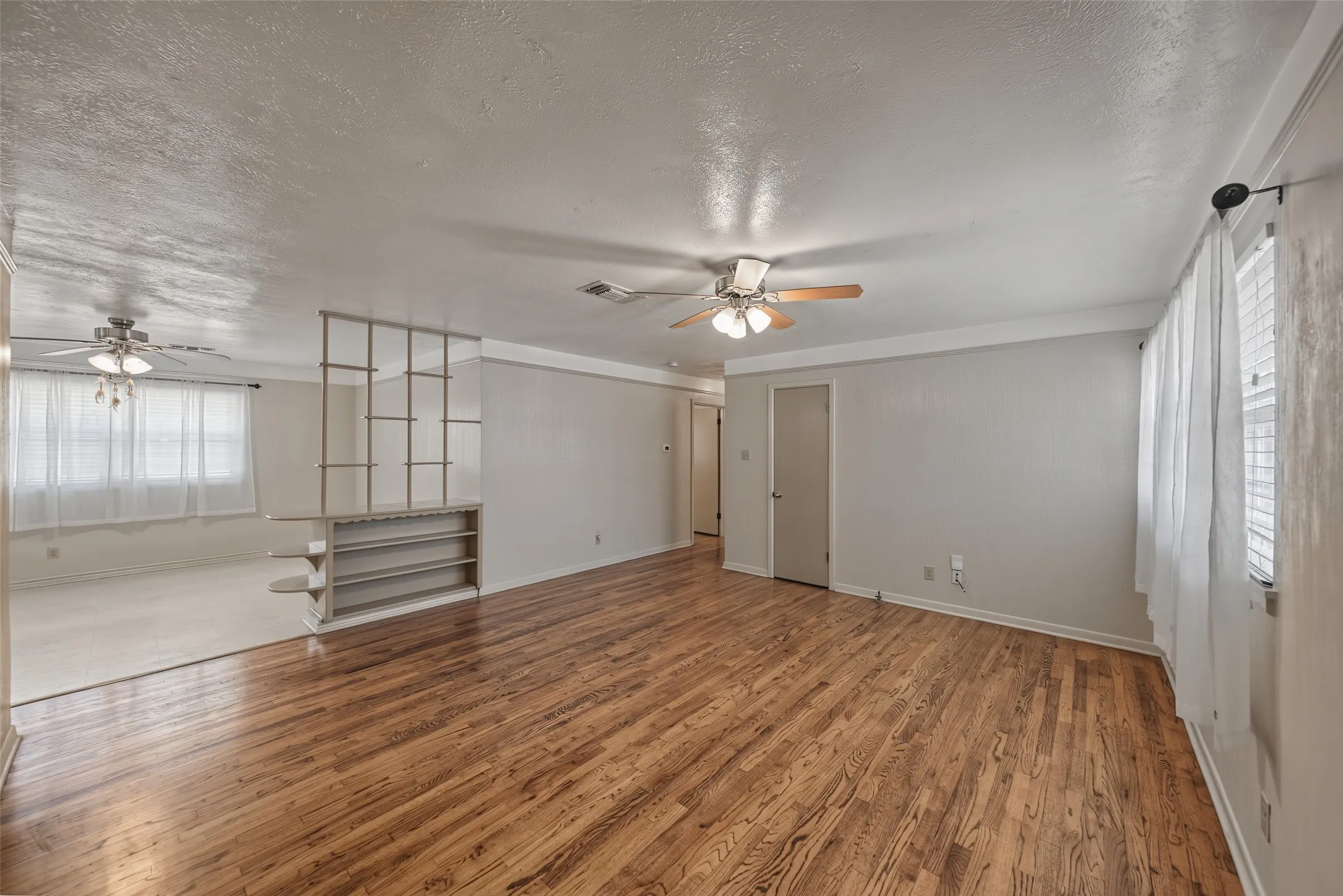 Single Family Residence For Sale in Tarrant County , 4120 Church Drive, Lake Worth, Texas 76135, 3 Bedroom, 2 Bathroom, 2 Garage spaces, 1,475 Sqft, built in 1957, mls#21370079, Real Estate Agent in Lake Worth, Homes For Sale in Tarrant county, Homes For Sale in Lake Worth, Realtor in Lake Worth Texas, Real Estate Brokerage Independent Realty Texas, Luminita Cordes Realtor