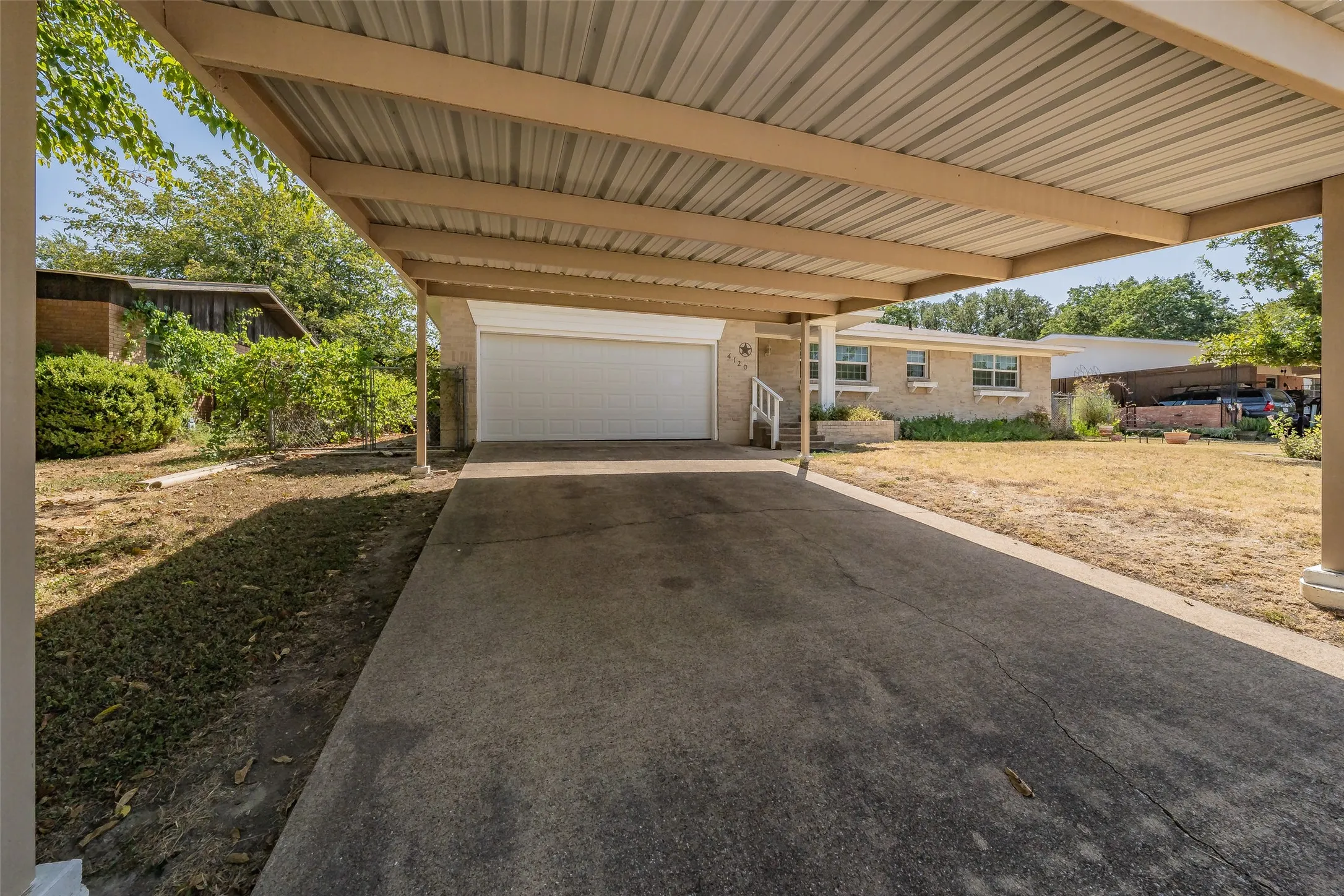 Single Family Residence For Sale in Tarrant County , 4120 Church Drive, Lake Worth, Texas 76135, 3 Bedroom, 2 Bathroom, 2 Garage spaces, 1,475 Sqft, built in 1957, mls#21370079, Real Estate Agent in Lake Worth, Homes For Sale in Tarrant county, Homes For Sale in Lake Worth, Realtor in Lake Worth Texas, Real Estate Brokerage Independent Realty Texas, Luminita Cordes Realtor