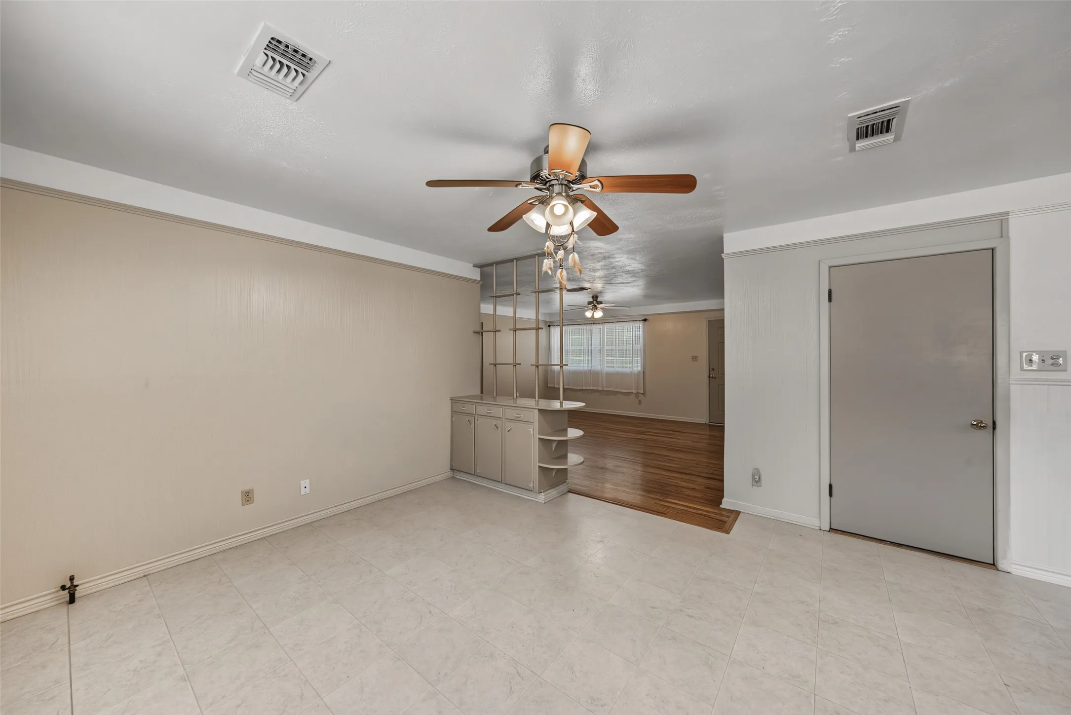 Single Family Residence For Sale in Tarrant County , 4120 Church Drive, Lake Worth, Texas 76135, 3 Bedroom, 2 Bathroom, 2 Garage spaces, 1,475 Sqft, built in 1957, mls#21370079, Real Estate Agent in Lake Worth, Homes For Sale in Tarrant county, Homes For Sale in Lake Worth, Realtor in Lake Worth Texas, Real Estate Brokerage Independent Realty Texas, Luminita Cordes Realtor