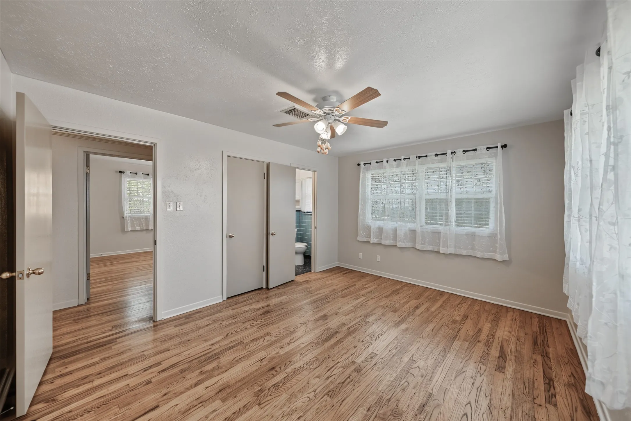 Single Family Residence For Sale in Tarrant County , 4120 Church Drive, Lake Worth, Texas 76135, 3 Bedroom, 2 Bathroom, 2 Garage spaces, 1,475 Sqft, built in 1957, mls#21370079, Real Estate Agent in Lake Worth, Homes For Sale in Tarrant county, Homes For Sale in Lake Worth, Realtor in Lake Worth Texas, Real Estate Brokerage Independent Realty Texas, Luminita Cordes Realtor