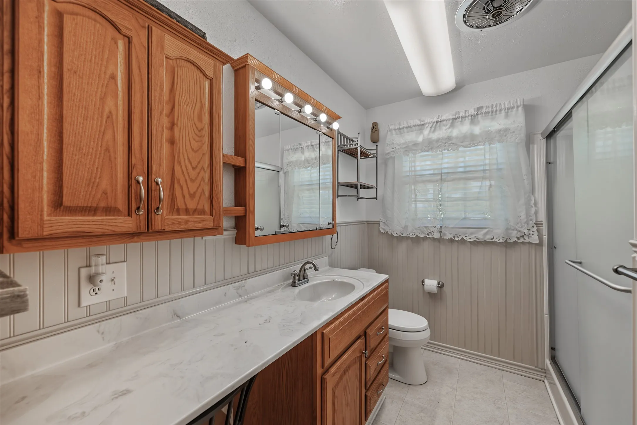 Single Family Residence For Sale in Tarrant County , 4120 Church Drive, Lake Worth, Texas 76135, 3 Bedroom, 2 Bathroom, 2 Garage spaces, 1,475 Sqft, built in 1957, mls#21370079, Real Estate Agent in Lake Worth, Homes For Sale in Tarrant county, Homes For Sale in Lake Worth, Realtor in Lake Worth Texas, Real Estate Brokerage Independent Realty Texas, Luminita Cordes Realtor