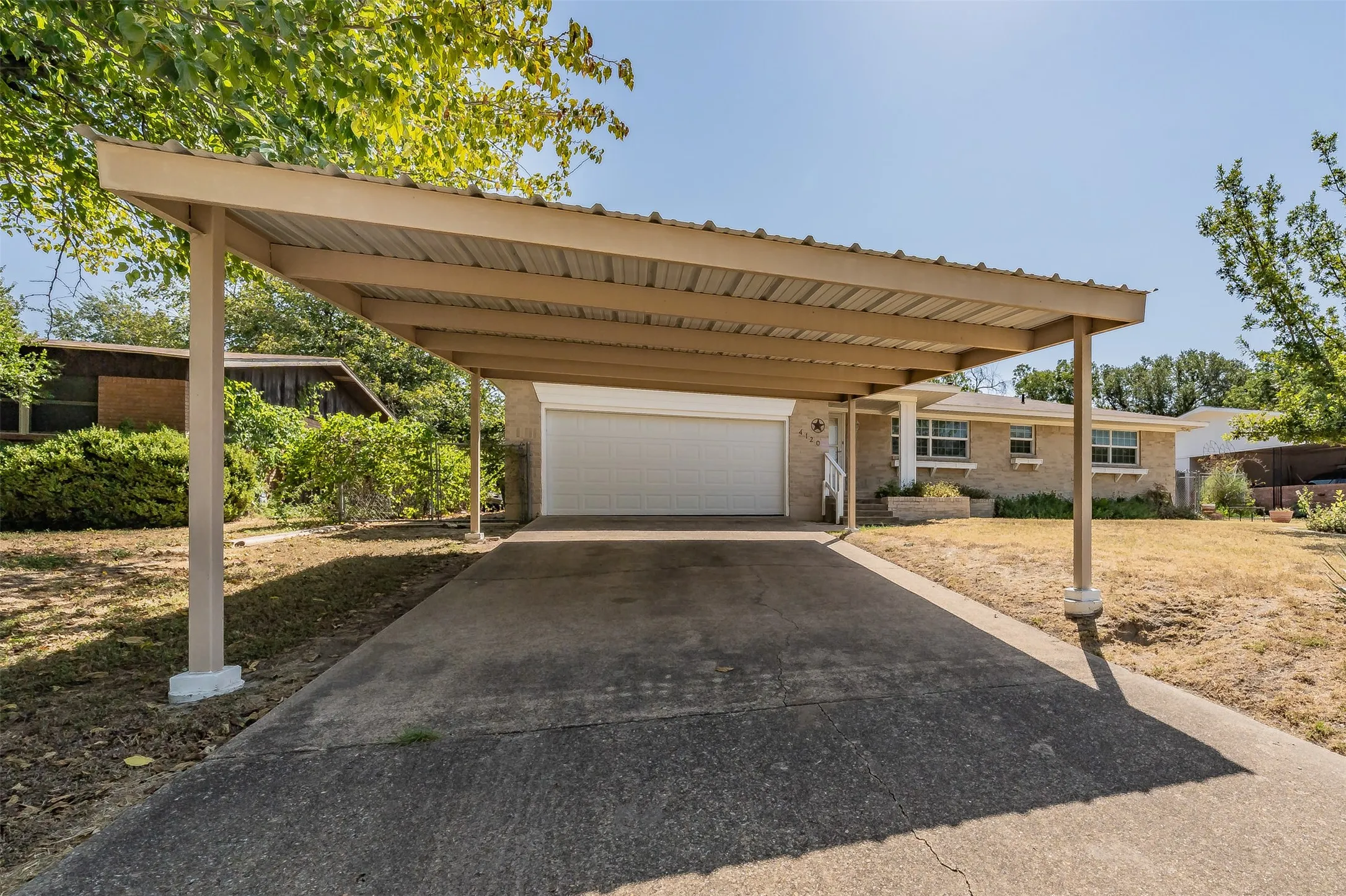 Single Family Residence For Sale in Tarrant County , 4120 Church Drive, Lake Worth, Texas 76135, 3 Bedroom, 2 Bathroom, 2 Garage spaces, 1,475 Sqft, built in 1957, mls#21370079, Real Estate Agent in Lake Worth, Homes For Sale in Tarrant county, Homes For Sale in Lake Worth, Realtor in Lake Worth Texas, Real Estate Brokerage Independent Realty Texas, Luminita Cordes Realtor