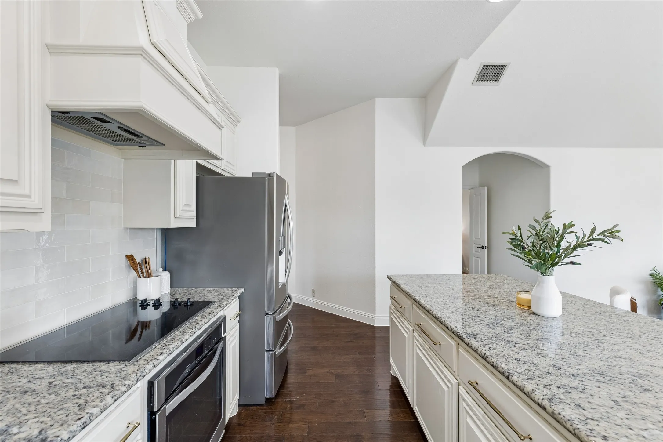 Single Family Residence For Rent in Collin County , 500 Cottage Place, Lavon, Texas 75166, 4 Bedroom, 2 Bathroom, 2 Garage spaces, 2,247 Sqft, built in 2017, mls#21371622, Real Estate Agent in Lavon, Homes For Rent in Collin county, Homes For Rent in Lavon, Realtor in Lavon Texas, Real Estate Brokerage Independent Realty Texas, Luminita Cordes Realtor