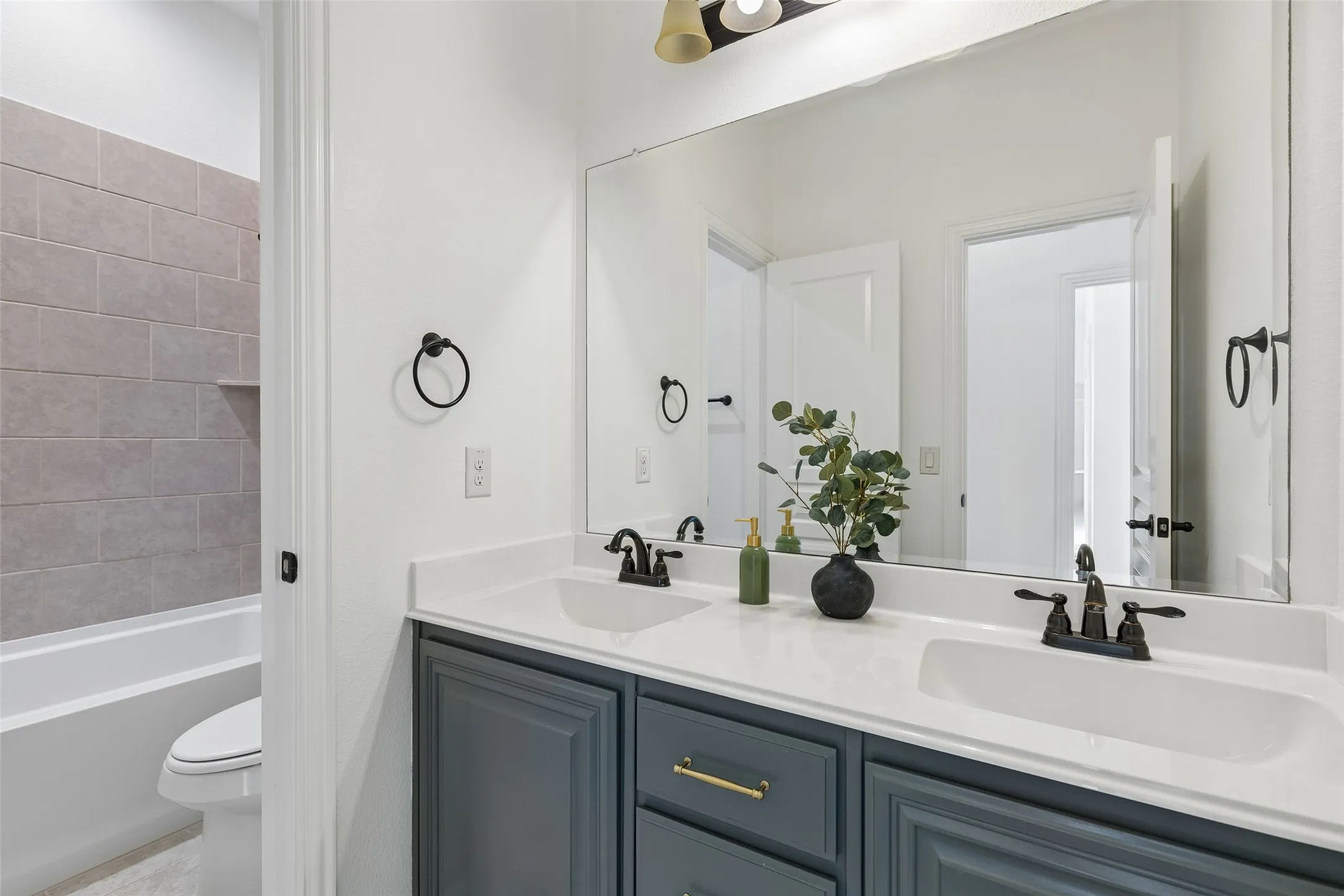Single Family Residence For Rent in Collin County , 500 Cottage Place, Lavon, Texas 75166, 4 Bedroom, 2 Bathroom, 2 Garage spaces, 2,247 Sqft, built in 2017, mls#21371622, Real Estate Agent in Lavon, Homes For Rent in Collin county, Homes For Rent in Lavon, Realtor in Lavon Texas, Real Estate Brokerage Independent Realty Texas, Luminita Cordes Realtor