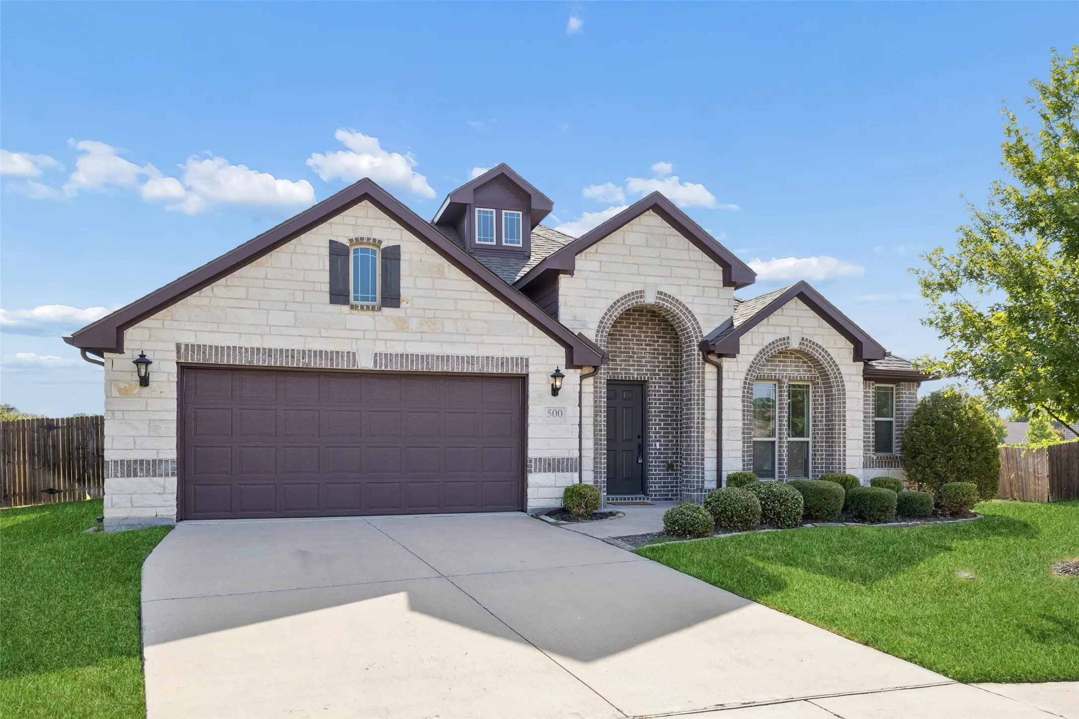 Single Family Residence For Rent in Collin County , 500 Cottage Place, Lavon, Texas 75166, 4 Bedroom, 2 Bathroom, 2 Garage spaces, 2,247 Sqft, built in 2017, mls#21371622, Real Estate Agent in Lavon, Homes For Rent in Collin county, Homes For Rent in Lavon, Realtor in Lavon Texas, Real Estate Brokerage Independent Realty Texas, Luminita Cordes Realtor