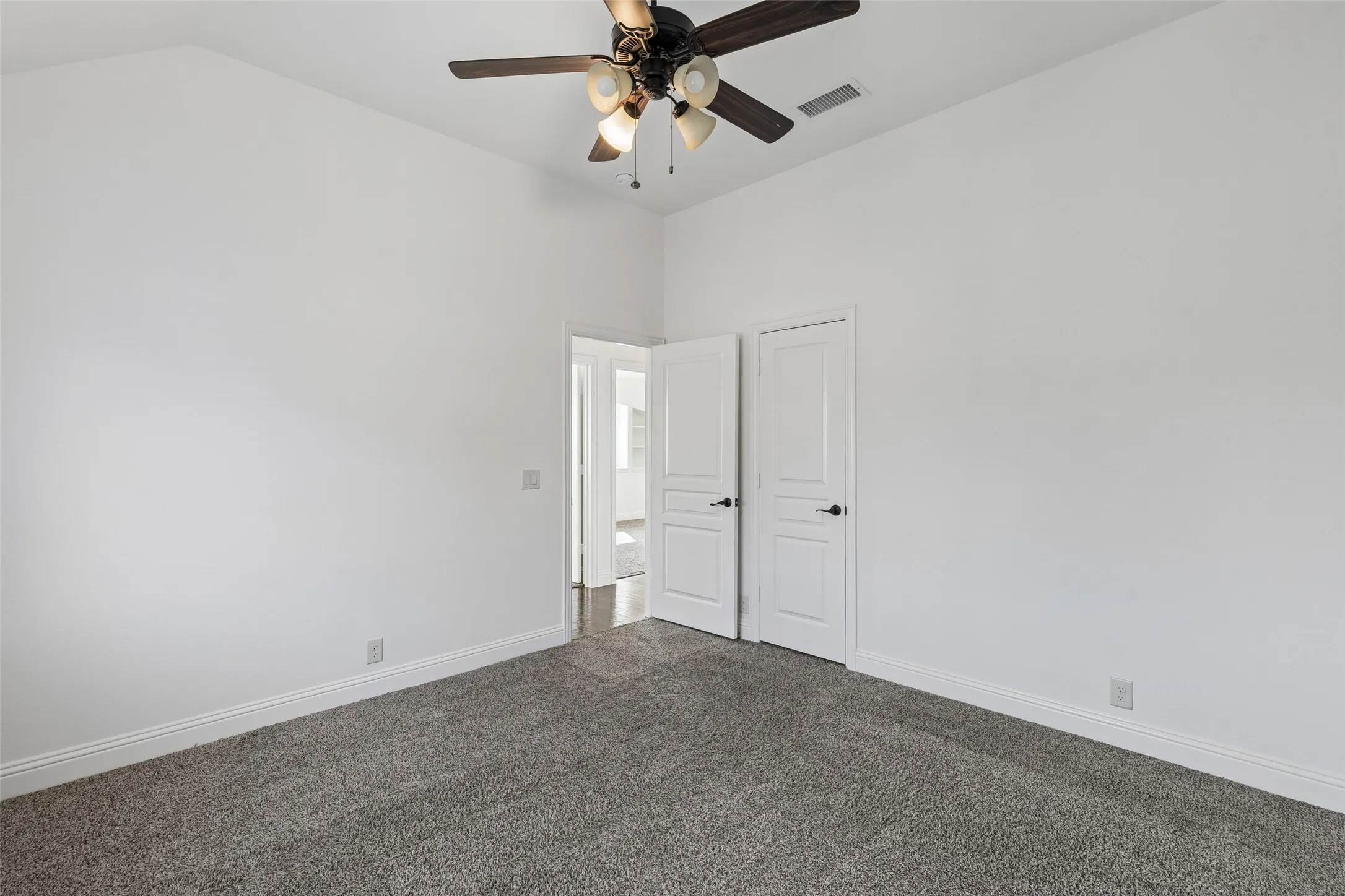 Single Family Residence For Rent in Collin County , 500 Cottage Place, Lavon, Texas 75166, 4 Bedroom, 2 Bathroom, 2 Garage spaces, 2,247 Sqft, built in 2017, mls#21371622, Real Estate Agent in Lavon, Homes For Rent in Collin county, Homes For Rent in Lavon, Realtor in Lavon Texas, Real Estate Brokerage Independent Realty Texas, Luminita Cordes Realtor