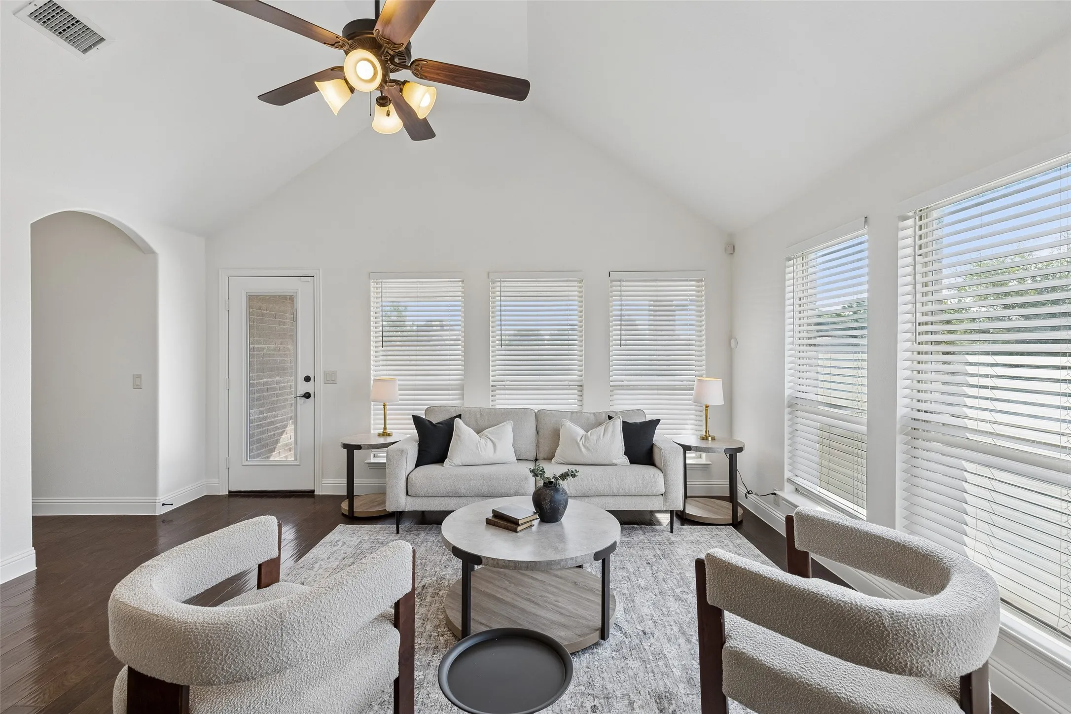 Single Family Residence For Rent in Collin County , 500 Cottage Place, Lavon, Texas 75166, 4 Bedroom, 2 Bathroom, 2 Garage spaces, 2,247 Sqft, built in 2017, mls#21371622, Real Estate Agent in Lavon, Homes For Rent in Collin county, Homes For Rent in Lavon, Realtor in Lavon Texas, Real Estate Brokerage Independent Realty Texas, Luminita Cordes Realtor