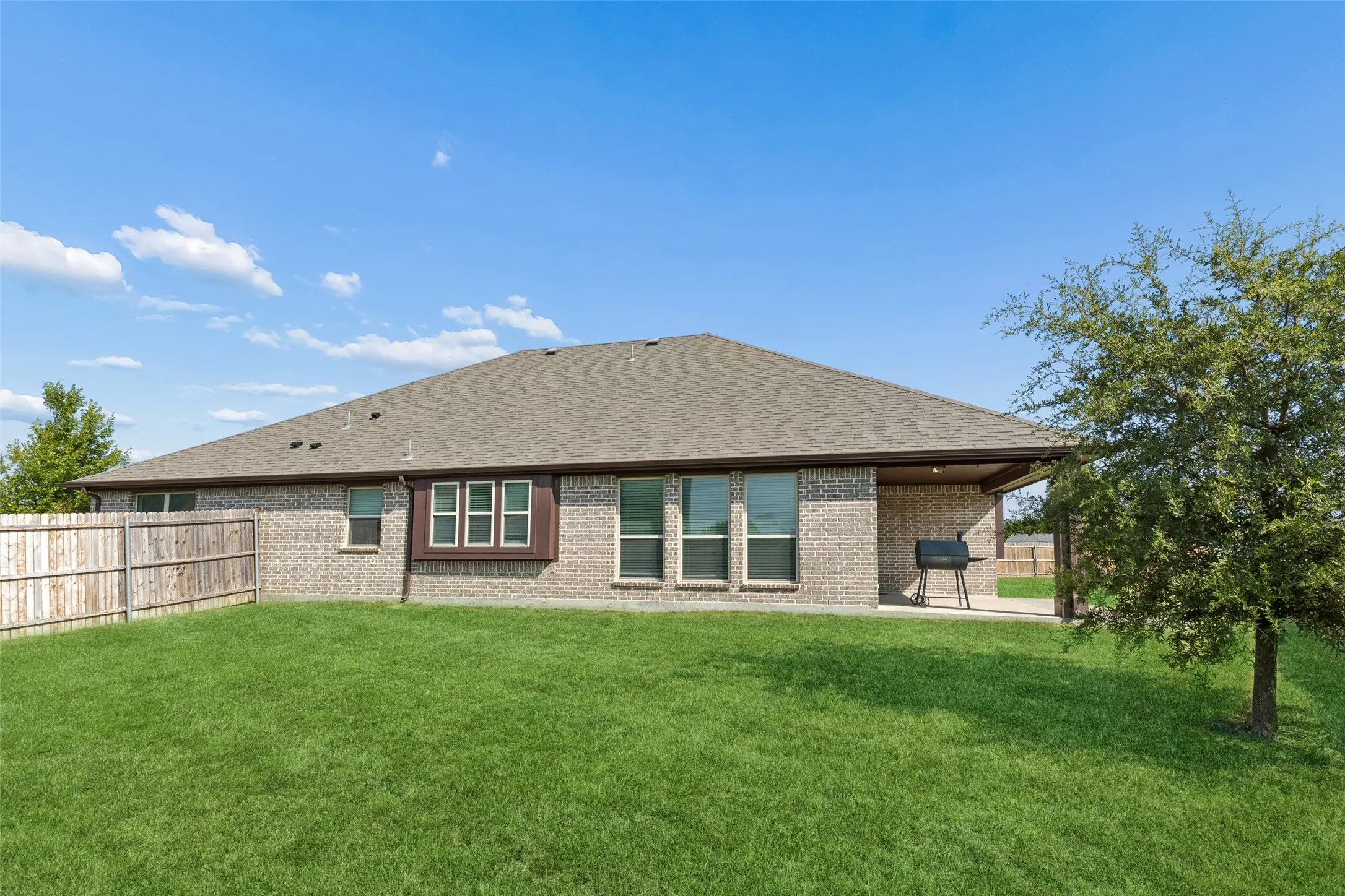 Single Family Residence For Rent in Collin County , 500 Cottage Place, Lavon, Texas 75166, 4 Bedroom, 2 Bathroom, 2 Garage spaces, 2,247 Sqft, built in 2017, mls#21371622, Real Estate Agent in Lavon, Homes For Rent in Collin county, Homes For Rent in Lavon, Realtor in Lavon Texas, Real Estate Brokerage Independent Realty Texas, Luminita Cordes Realtor