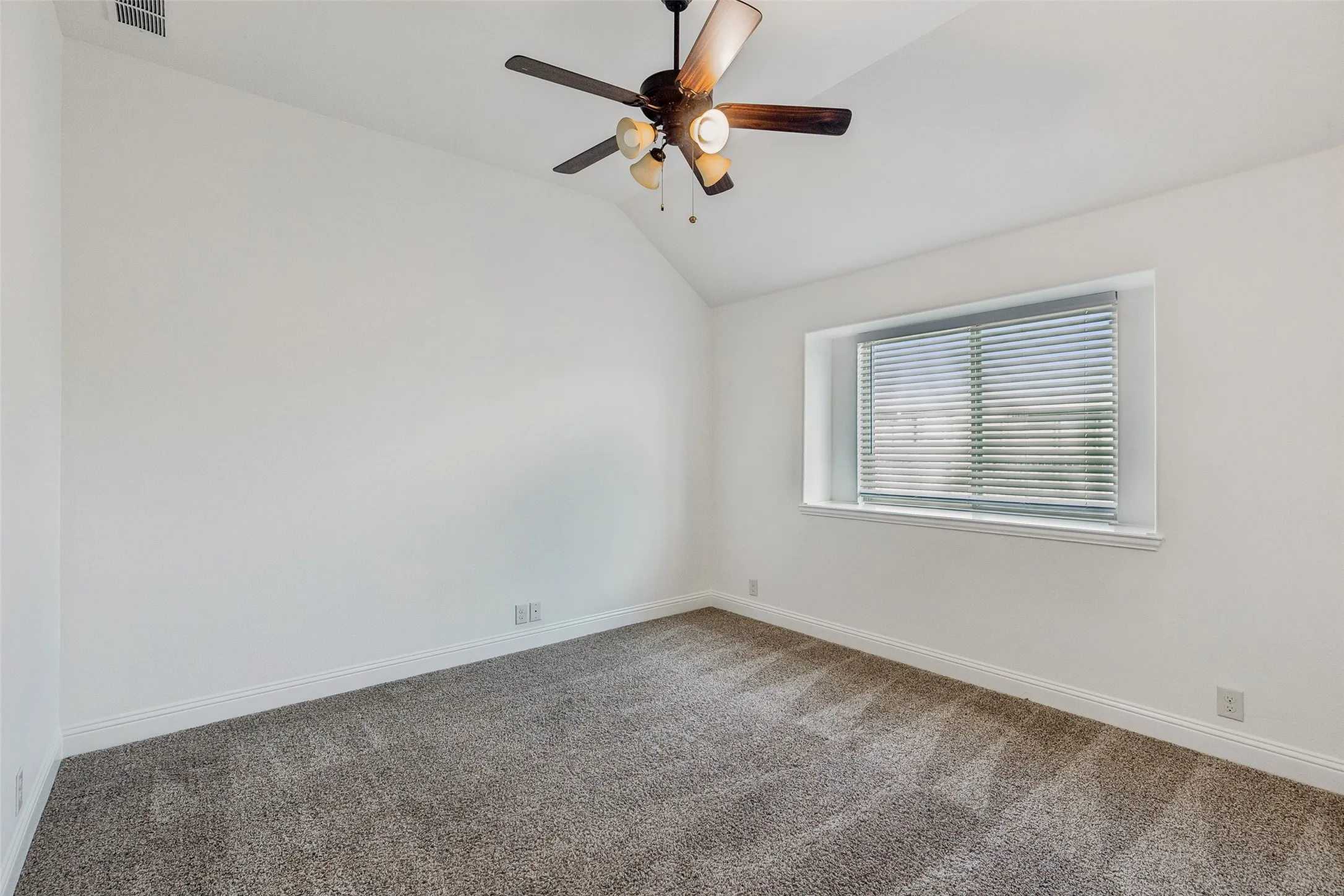 Single Family Residence For Rent in Collin County , 500 Cottage Place, Lavon, Texas 75166, 4 Bedroom, 2 Bathroom, 2 Garage spaces, 2,247 Sqft, built in 2017, mls#21371622, Real Estate Agent in Lavon, Homes For Rent in Collin county, Homes For Rent in Lavon, Realtor in Lavon Texas, Real Estate Brokerage Independent Realty Texas, Luminita Cordes Realtor