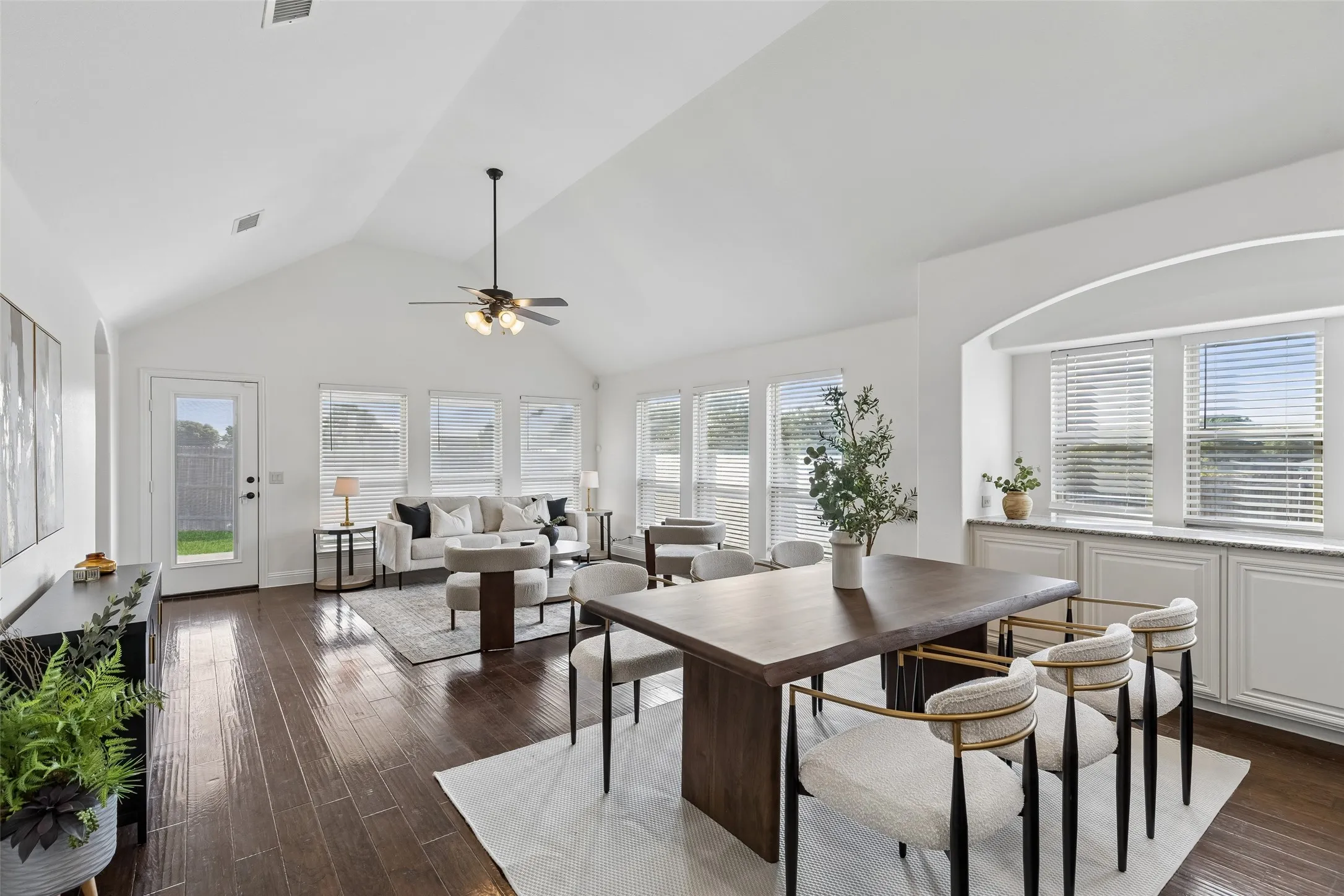 Single Family Residence For Rent in Collin County , 500 Cottage Place, Lavon, Texas 75166, 4 Bedroom, 2 Bathroom, 2 Garage spaces, 2,247 Sqft, built in 2017, mls#21371622, Real Estate Agent in Lavon, Homes For Rent in Collin county, Homes For Rent in Lavon, Realtor in Lavon Texas, Real Estate Brokerage Independent Realty Texas, Luminita Cordes Realtor