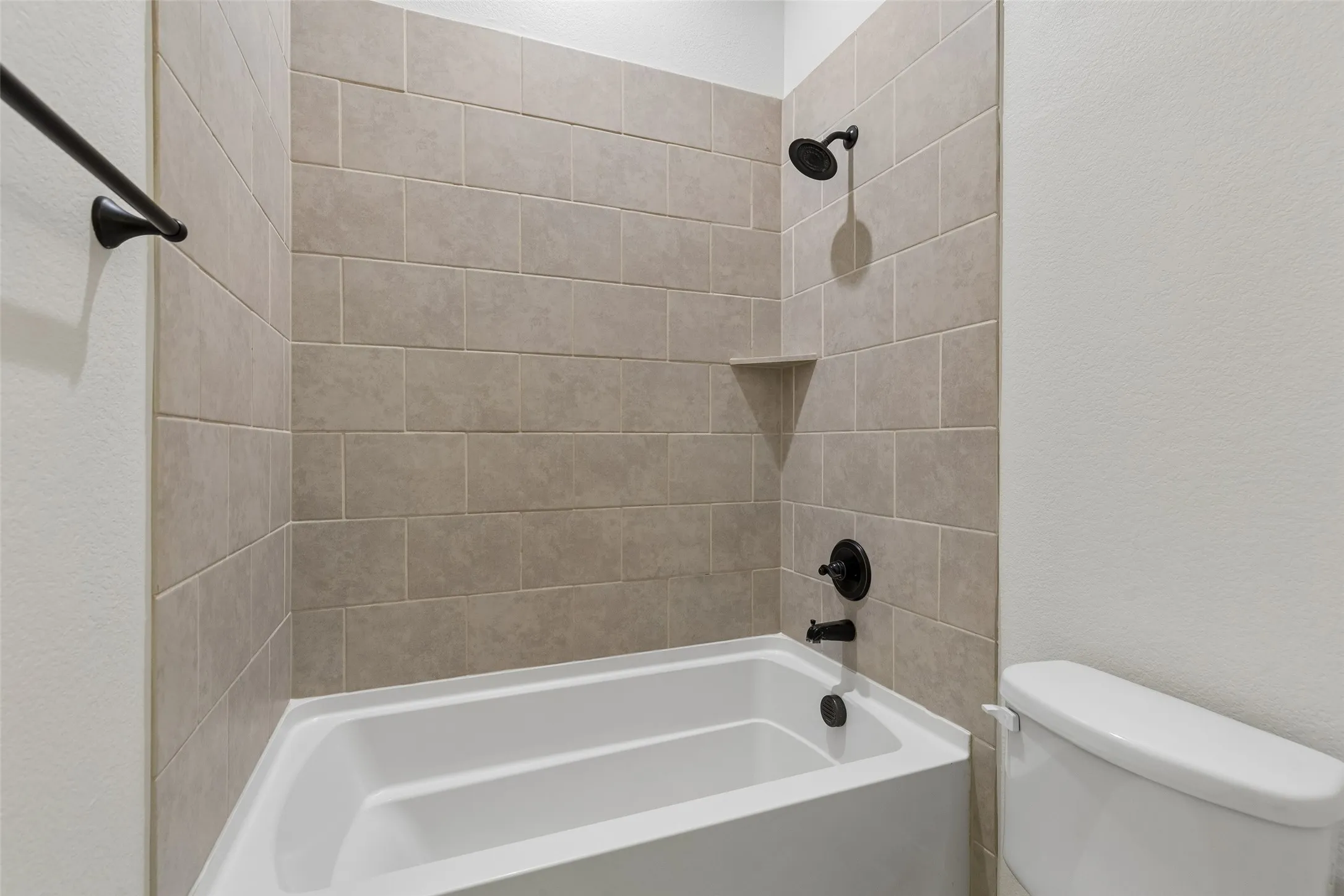Single Family Residence For Rent in Collin County , 500 Cottage Place, Lavon, Texas 75166, 4 Bedroom, 2 Bathroom, 2 Garage spaces, 2,247 Sqft, built in 2017, mls#21371622, Real Estate Agent in Lavon, Homes For Rent in Collin county, Homes For Rent in Lavon, Realtor in Lavon Texas, Real Estate Brokerage Independent Realty Texas, Luminita Cordes Realtor