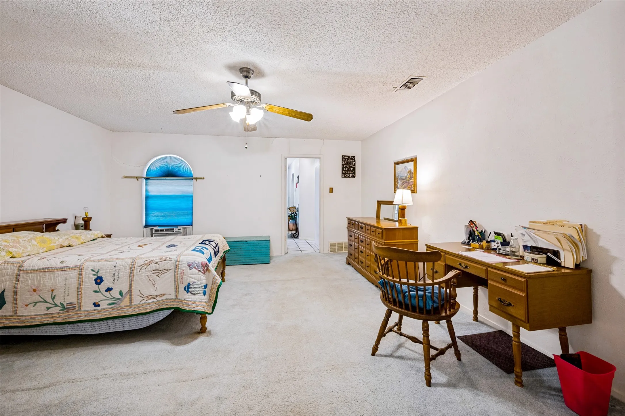 Single Family Residence For Sale in Tarrant County , 3014 Idlecreek Drive, Dalworthington Gardens, Texas 76016, 3 Bedroom, 2 Bathroom, 2 Garage spaces, 2,100 Sqft, built in 1962, mls#21369834, Real Estate Agent in Dalworthington Gardens, Homes For Sale in Tarrant county, Homes For Sale in Dalworthington Gardens, Realtor in Dalworthington Gardens Texas, Real Estate Brokerage Independent Realty Texas, Luminita Cordes Realtor
