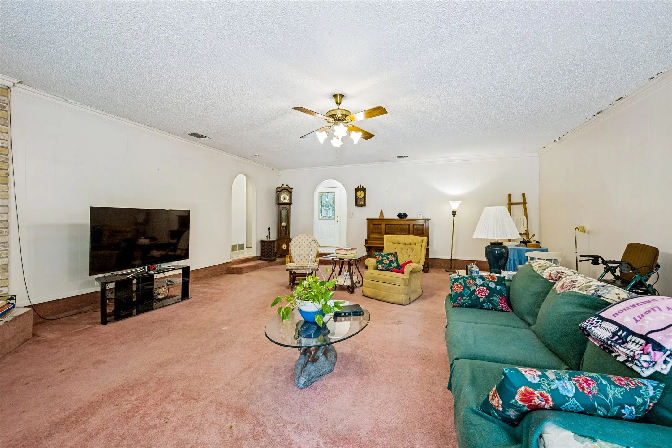 Single Family Residence For Sale in Tarrant County , 3014 Idlecreek Drive, Dalworthington Gardens, Texas 76016, 3 Bedroom, 2 Bathroom, 2 Garage spaces, 2,100 Sqft, built in 1962, mls#21369834, Real Estate Agent in Dalworthington Gardens, Homes For Sale in Tarrant county, Homes For Sale in Dalworthington Gardens, Realtor in Dalworthington Gardens Texas, Real Estate Brokerage Independent Realty Texas, Luminita Cordes Realtor