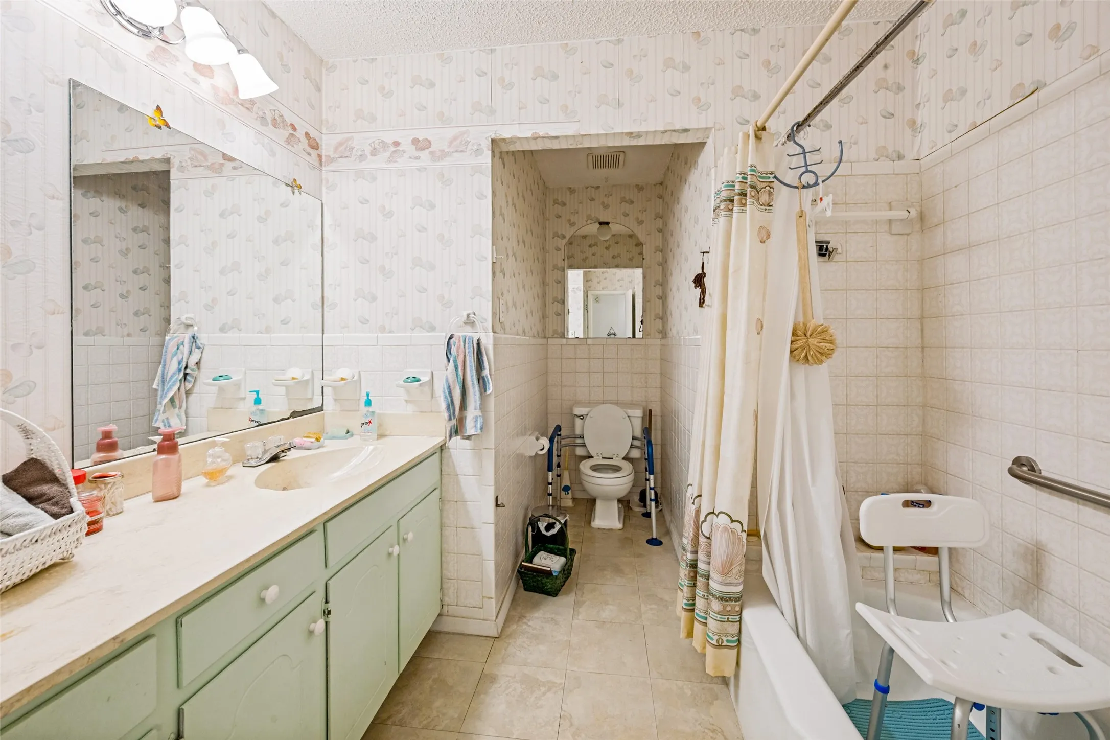 Single Family Residence For Sale in Tarrant County , 3014 Idlecreek Drive, Dalworthington Gardens, Texas 76016, 3 Bedroom, 2 Bathroom, 2 Garage spaces, 2,100 Sqft, built in 1962, mls#21369834, Real Estate Agent in Dalworthington Gardens, Homes For Sale in Tarrant county, Homes For Sale in Dalworthington Gardens, Realtor in Dalworthington Gardens Texas, Real Estate Brokerage Independent Realty Texas, Luminita Cordes Realtor
