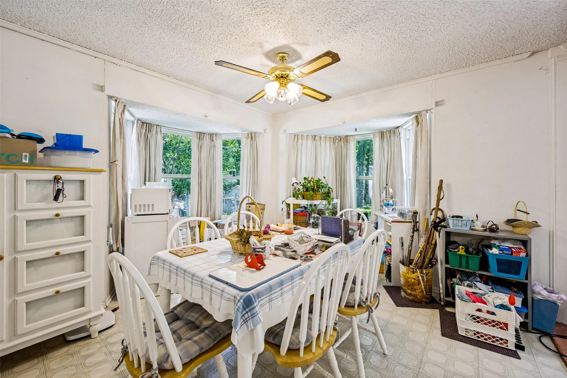 Single Family Residence For Sale in Tarrant County , 3014 Idlecreek Drive, Dalworthington Gardens, Texas 76016, 3 Bedroom, 2 Bathroom, 2 Garage spaces, 2,100 Sqft, built in 1962, mls#21369834, Real Estate Agent in Dalworthington Gardens, Homes For Sale in Tarrant county, Homes For Sale in Dalworthington Gardens, Realtor in Dalworthington Gardens Texas, Real Estate Brokerage Independent Realty Texas, Luminita Cordes Realtor