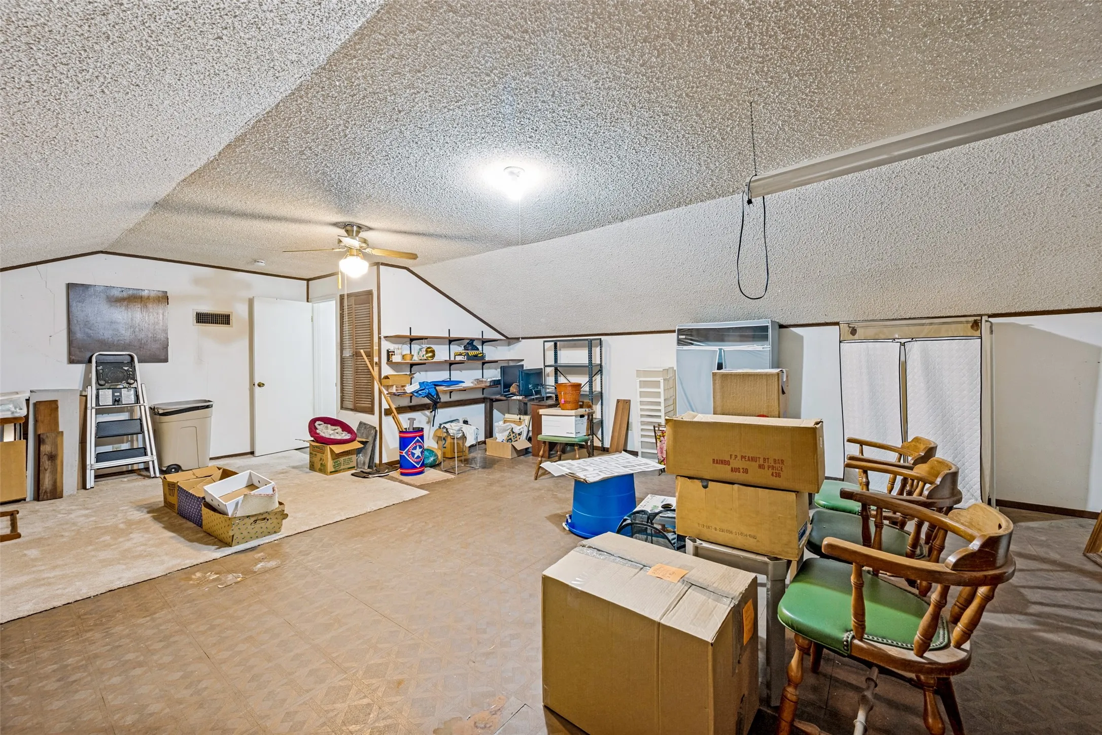 Single Family Residence For Sale in Tarrant County , 3014 Idlecreek Drive, Dalworthington Gardens, Texas 76016, 3 Bedroom, 2 Bathroom, 2 Garage spaces, 2,100 Sqft, built in 1962, mls#21369834, Real Estate Agent in Dalworthington Gardens, Homes For Sale in Tarrant county, Homes For Sale in Dalworthington Gardens, Realtor in Dalworthington Gardens Texas, Real Estate Brokerage Independent Realty Texas, Luminita Cordes Realtor