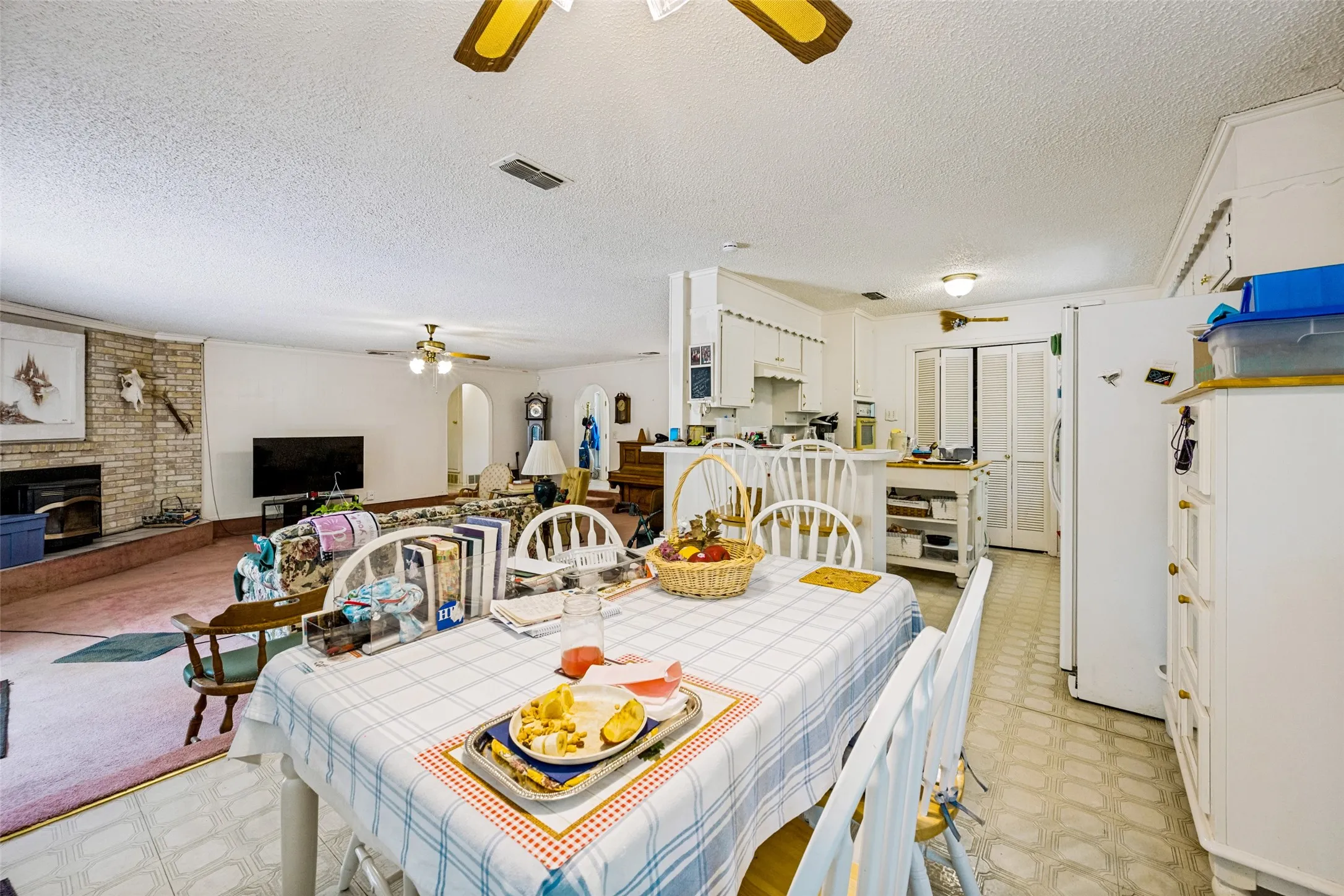 Single Family Residence For Sale in Tarrant County , 3014 Idlecreek Drive, Dalworthington Gardens, Texas 76016, 3 Bedroom, 2 Bathroom, 2 Garage spaces, 2,100 Sqft, built in 1962, mls#21369834, Real Estate Agent in Dalworthington Gardens, Homes For Sale in Tarrant county, Homes For Sale in Dalworthington Gardens, Realtor in Dalworthington Gardens Texas, Real Estate Brokerage Independent Realty Texas, Luminita Cordes Realtor