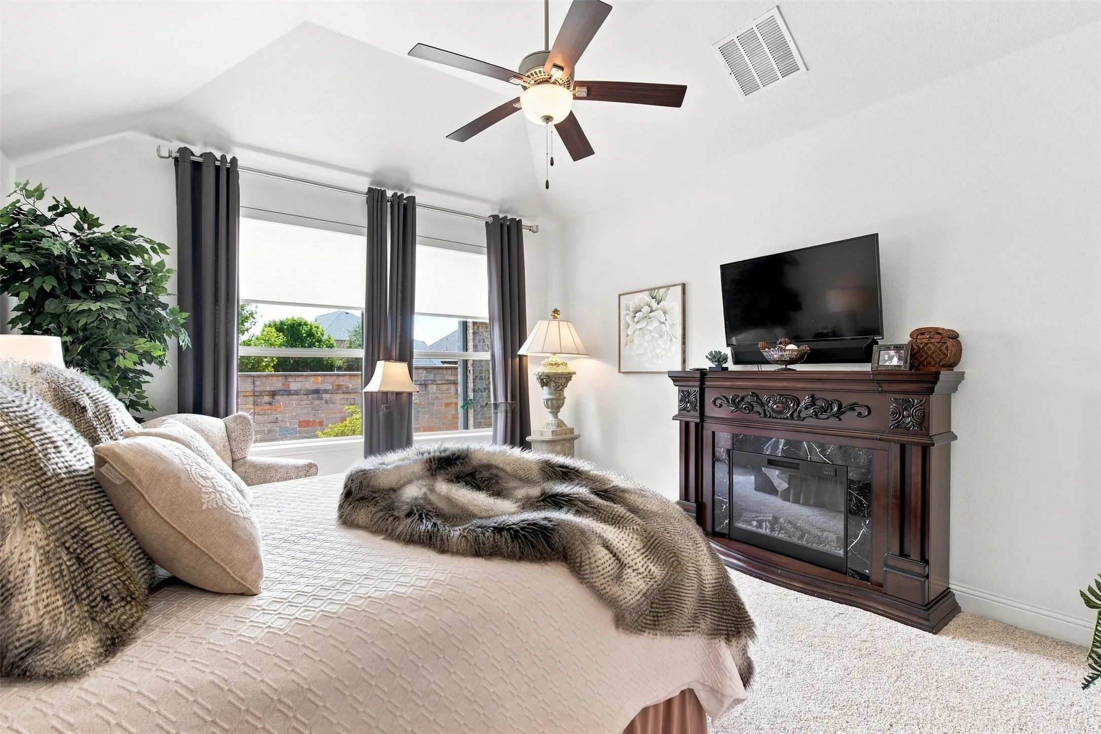 Single Family Residence For Sale in Collin County , 400 Village Creek Drive, Mc Kinney, Texas 75071, 3 Bedroom, 3 Bathroom, 3 Garage spaces, 2,083 Sqft, built in 2017, mls#21371052, Real Estate Agent in Mc Kinney, Homes For Sale in Collin county, Homes For Sale in Mc Kinney, Realtor in Mc Kinney Texas, Real Estate Brokerage Independent Realty Texas, Luminita Cordes Realtor