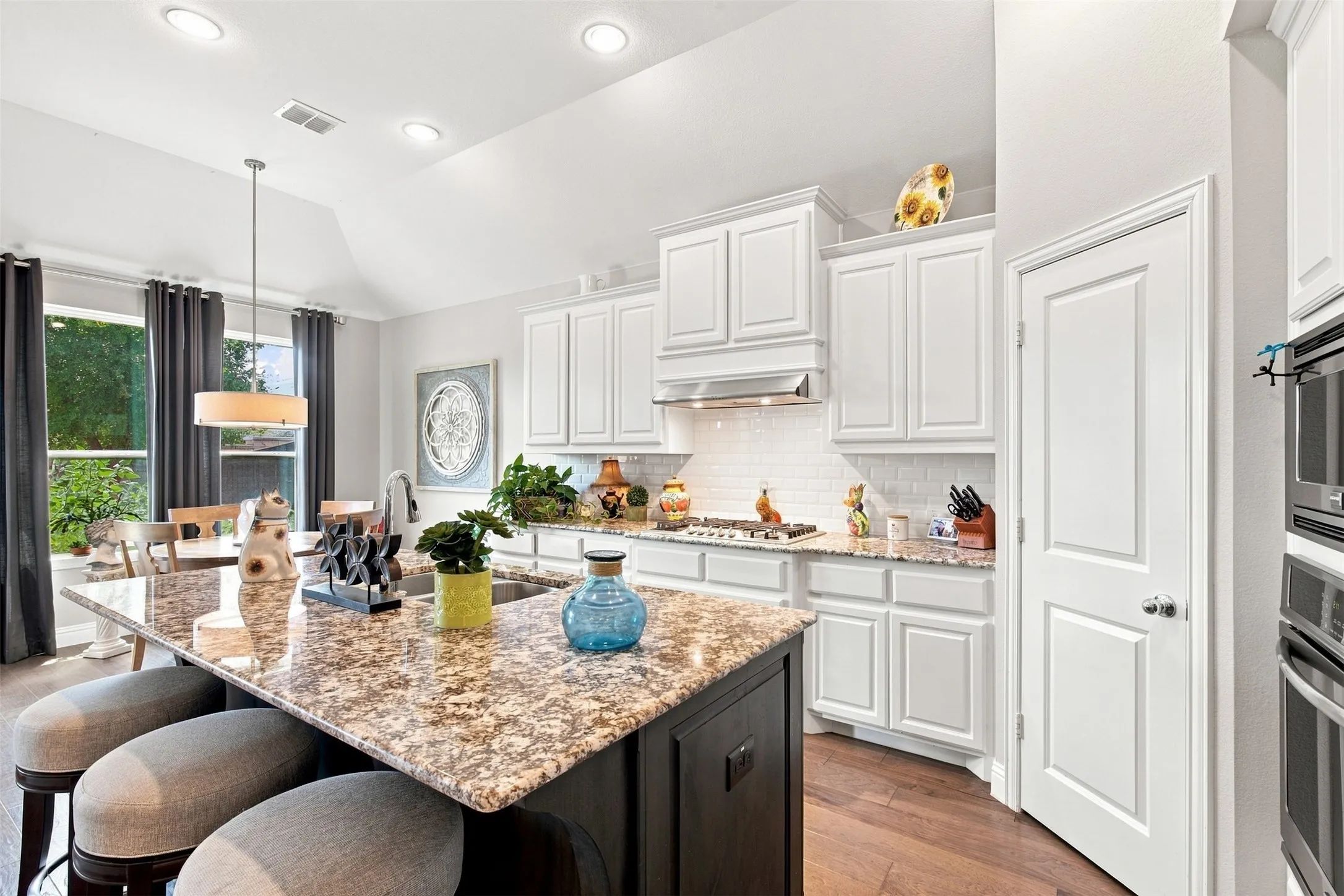 Single Family Residence For Sale in Collin County , 400 Village Creek Drive, Mc Kinney, Texas 75071, 3 Bedroom, 3 Bathroom, 3 Garage spaces, 2,083 Sqft, built in 2017, mls#21371052, Real Estate Agent in Mc Kinney, Homes For Sale in Collin county, Homes For Sale in Mc Kinney, Realtor in Mc Kinney Texas, Real Estate Brokerage Independent Realty Texas, Luminita Cordes Realtor