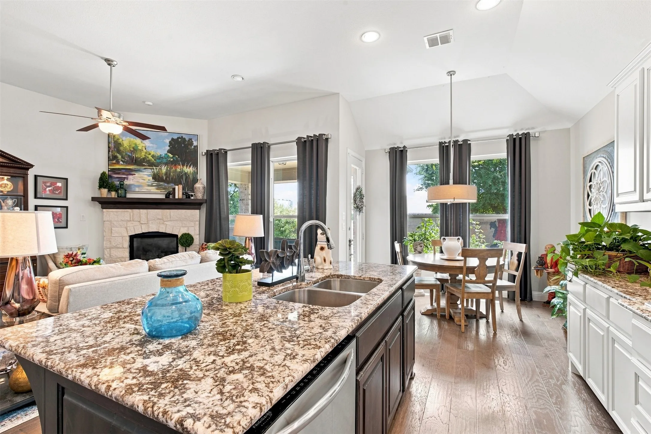 Single Family Residence For Sale in Collin County , 400 Village Creek Drive, Mc Kinney, Texas 75071, 3 Bedroom, 3 Bathroom, 3 Garage spaces, 2,083 Sqft, built in 2017, mls#21371052, Real Estate Agent in Mc Kinney, Homes For Sale in Collin county, Homes For Sale in Mc Kinney, Realtor in Mc Kinney Texas, Real Estate Brokerage Independent Realty Texas, Luminita Cordes Realtor