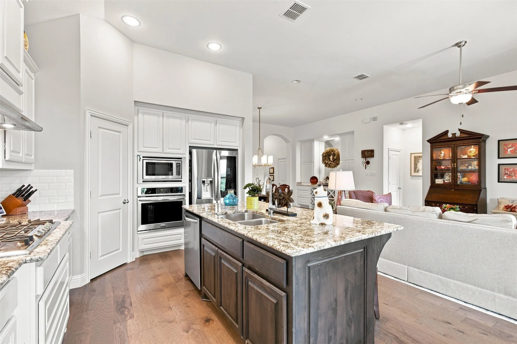 Single Family Residence For Sale in Collin County , 400 Village Creek Drive, Mc Kinney, Texas 75071, 3 Bedroom, 3 Bathroom, 3 Garage spaces, 2,083 Sqft, built in 2017, mls#21371052, Real Estate Agent in Mc Kinney, Homes For Sale in Collin county, Homes For Sale in Mc Kinney, Realtor in Mc Kinney Texas, Real Estate Brokerage Independent Realty Texas, Luminita Cordes Realtor