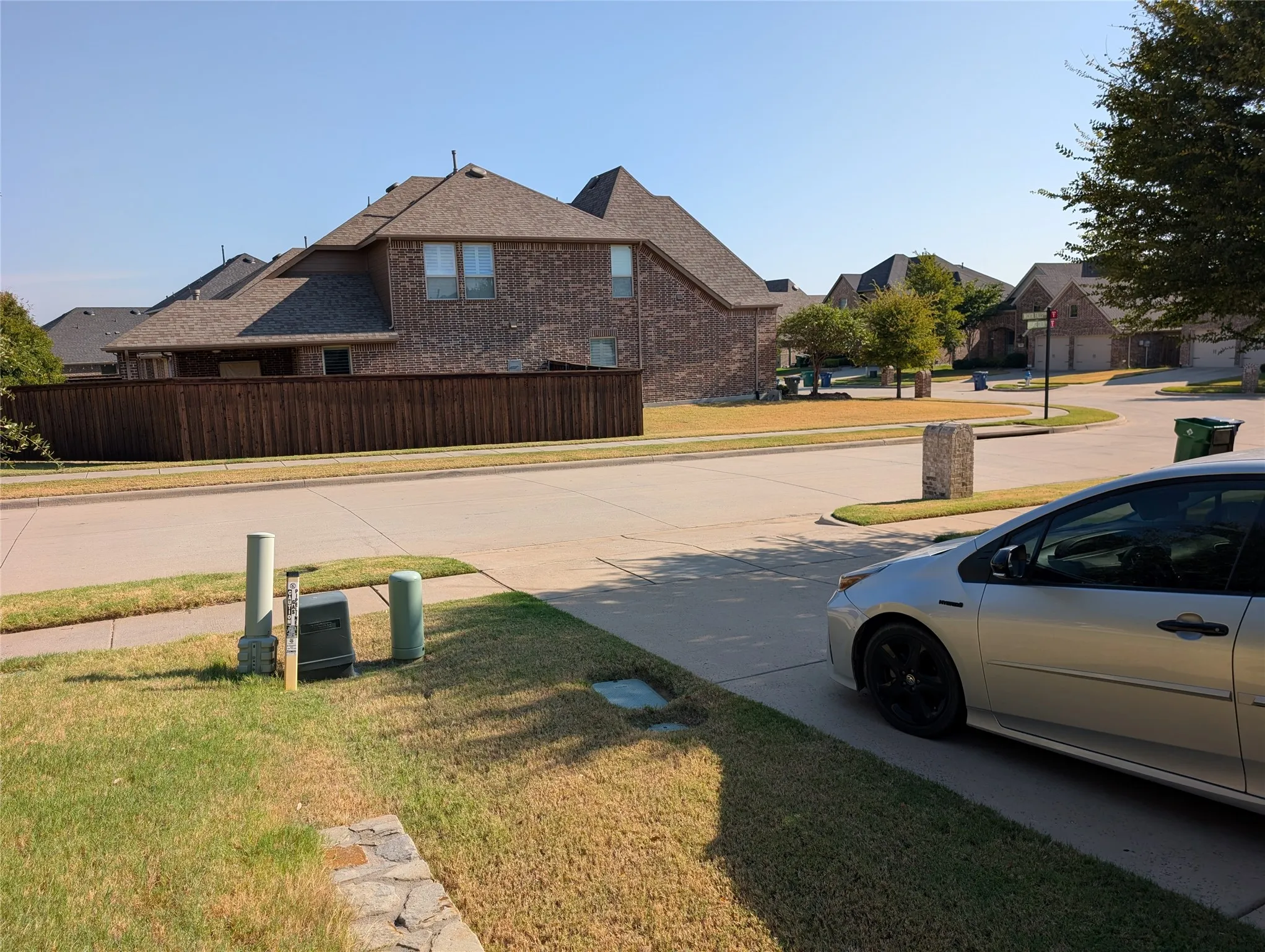 Wow! Lots of street parking for visiting friends.