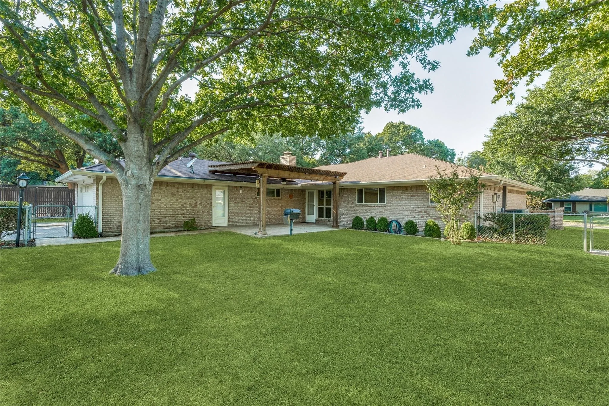 Single Family Residence For Rent in Collin County , 2316 Northcrest Drive, Plano, Texas 75075, 4 Bedroom, 2 Bathroom, 2 Garage spaces, 1,954 Sqft, built in 1970, mls#21371642, Real Estate Agent in Plano, Homes For Rent in Collin county, Homes For Rent in Plano, Realtor in Plano Texas, Real Estate Brokerage Independent Realty Texas, Luminita Cordes Realtor