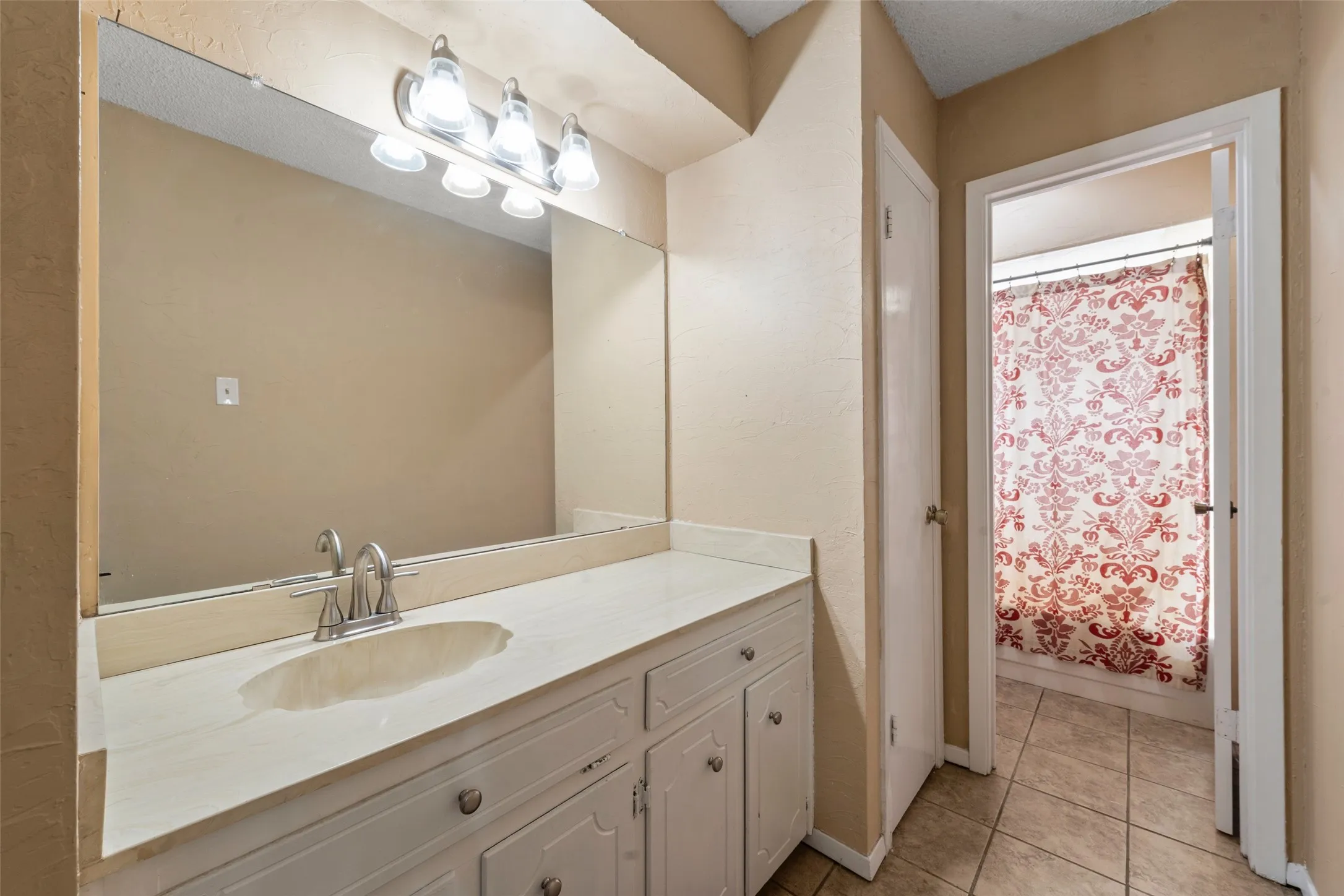 Single Family Residence For Sale in Mc Lennan County , 406 Ocampo Court, Waco, Texas 76708, 3 Bedroom, 2 Bathroom, 2 Garage spaces, 1,729 Sqft, built in 1981, mls#21371081, Real Estate Agent in Waco, Homes For Sale in Mc Lennan county, Homes For Sale in Waco, Realtor in Waco Texas, Real Estate Brokerage Independent Realty Texas, Luminita Cordes Realtor