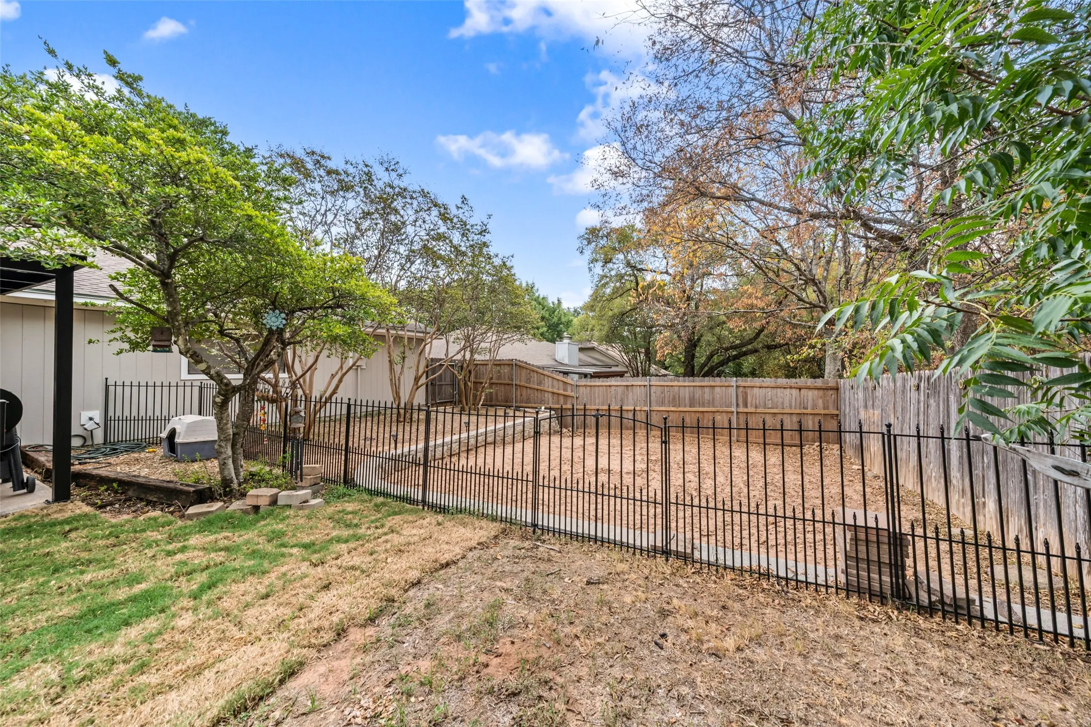 Single Family Residence For Sale in Mc Lennan County , 406 Ocampo Court, Waco, Texas 76708, 3 Bedroom, 2 Bathroom, 2 Garage spaces, 1,729 Sqft, built in 1981, mls#21371081, Real Estate Agent in Waco, Homes For Sale in Mc Lennan county, Homes For Sale in Waco, Realtor in Waco Texas, Real Estate Brokerage Independent Realty Texas, Luminita Cordes Realtor