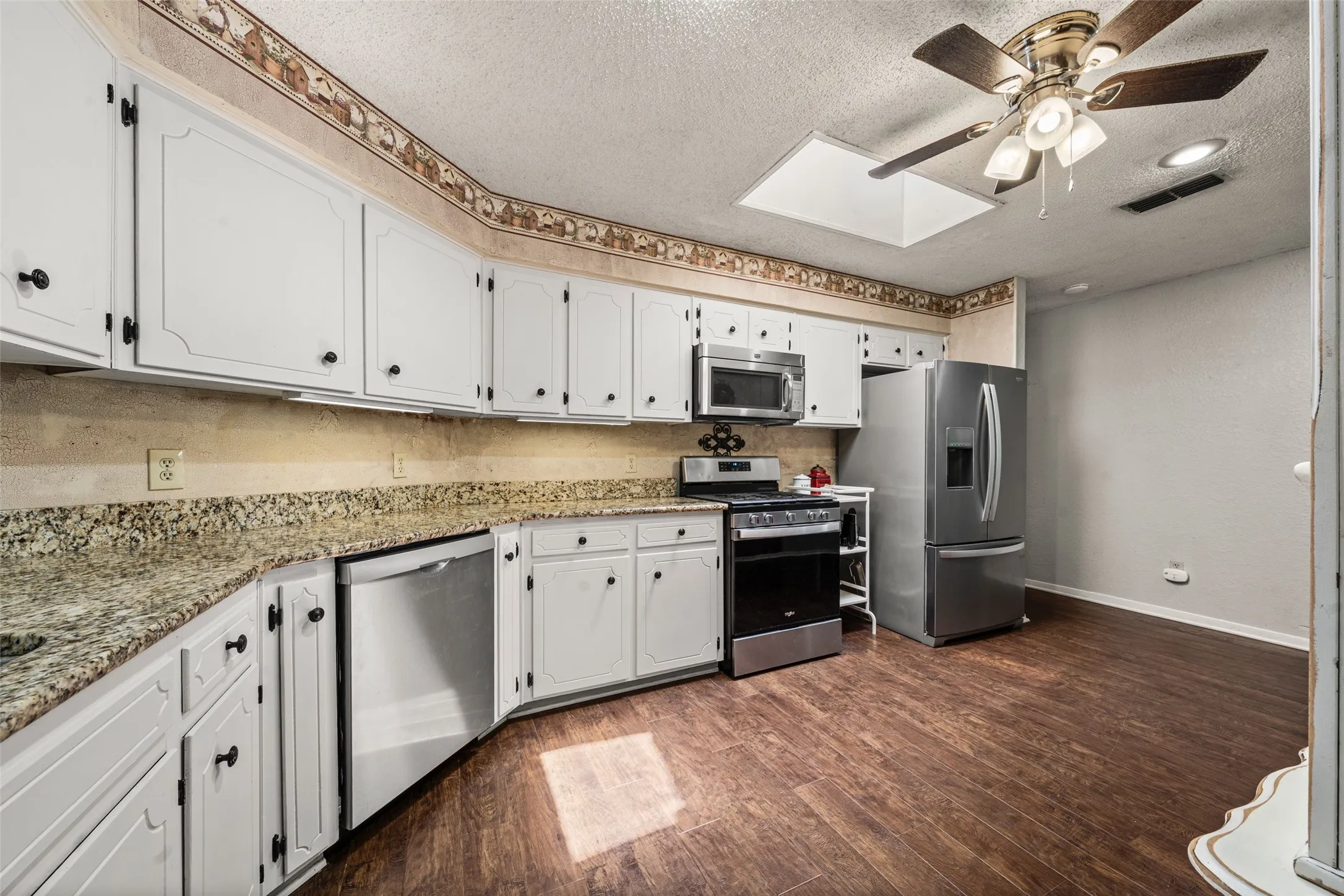 Single Family Residence For Sale in Mc Lennan County , 406 Ocampo Court, Waco, Texas 76708, 3 Bedroom, 2 Bathroom, 2 Garage spaces, 1,729 Sqft, built in 1981, mls#21371081, Real Estate Agent in Waco, Homes For Sale in Mc Lennan county, Homes For Sale in Waco, Realtor in Waco Texas, Real Estate Brokerage Independent Realty Texas, Luminita Cordes Realtor