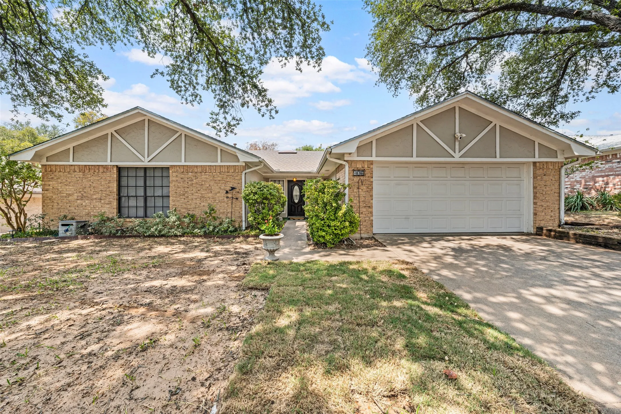 Single Family Residence For Sale in Mc Lennan County , 406 Ocampo Court, Waco, Texas 76708, 3 Bedroom, 2 Bathroom, 2 Garage spaces, 1,729 Sqft, built in 1981, mls#21371081, Real Estate Agent in Waco, Homes For Sale in Mc Lennan county, Homes For Sale in Waco, Realtor in Waco Texas, Real Estate Brokerage Independent Realty Texas, Luminita Cordes Realtor