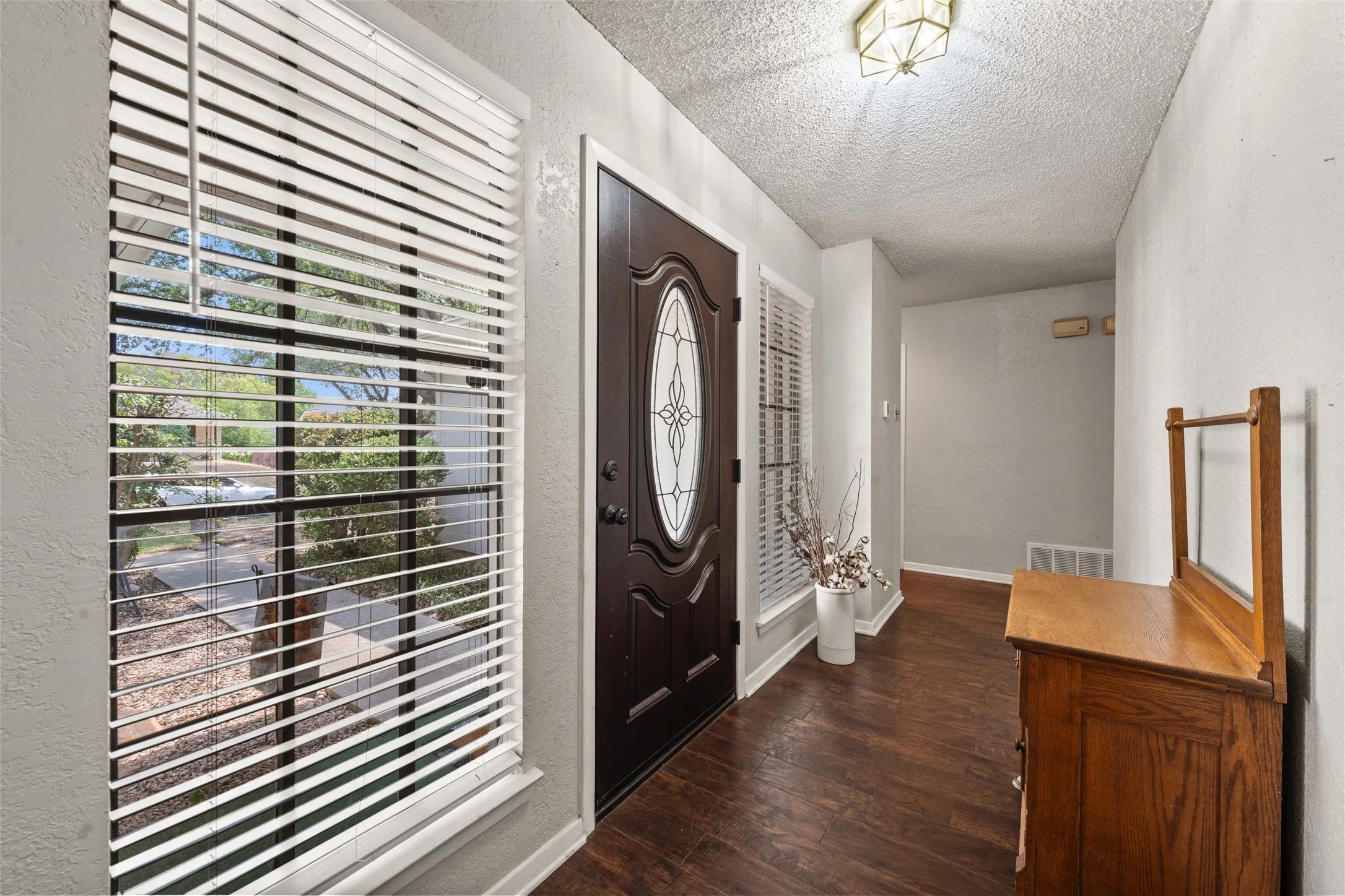 Single Family Residence For Sale in Mc Lennan County , 406 Ocampo Court, Waco, Texas 76708, 3 Bedroom, 2 Bathroom, 2 Garage spaces, 1,729 Sqft, built in 1981, mls#21371081, Real Estate Agent in Waco, Homes For Sale in Mc Lennan county, Homes For Sale in Waco, Realtor in Waco Texas, Real Estate Brokerage Independent Realty Texas, Luminita Cordes Realtor