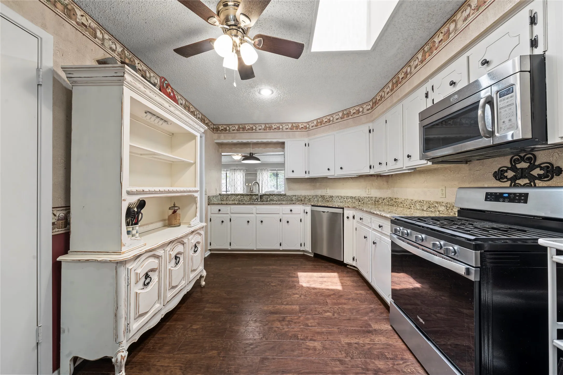 Single Family Residence For Sale in Mc Lennan County , 406 Ocampo Court, Waco, Texas 76708, 3 Bedroom, 2 Bathroom, 2 Garage spaces, 1,729 Sqft, built in 1981, mls#21371081, Real Estate Agent in Waco, Homes For Sale in Mc Lennan county, Homes For Sale in Waco, Realtor in Waco Texas, Real Estate Brokerage Independent Realty Texas, Luminita Cordes Realtor