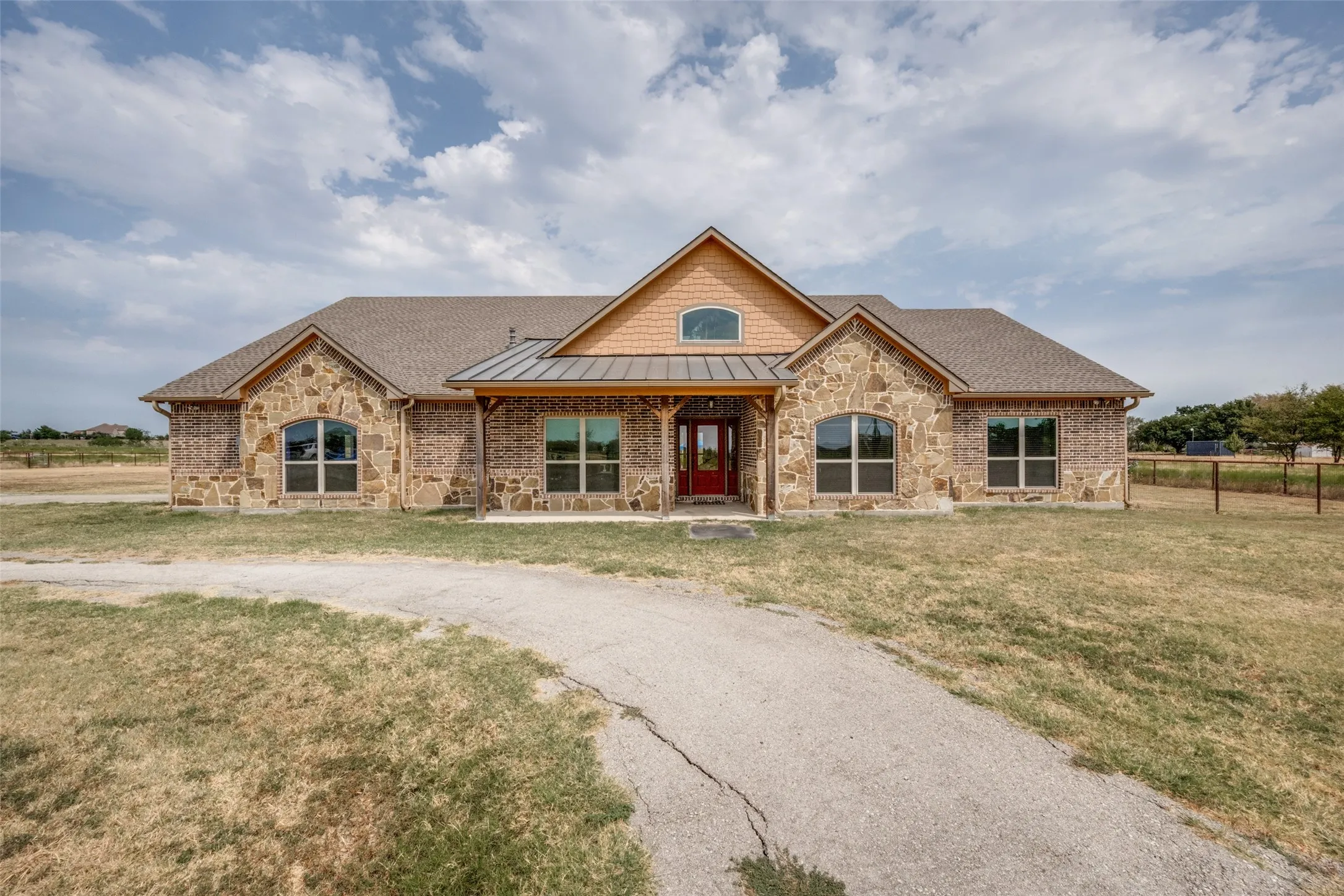 Single Family Residence For Sale in Denton County , 8400 Holder Road, Northlake, Texas 76247, 3 Bedroom, 2 Bathroom, 2 Garage spaces, 2,682 Sqft, built in 2016, mls#21370054, Real Estate Agent in Northlake, Homes For Sale in Denton county, Homes For Sale in Northlake, Realtor in Northlake Texas, Real Estate Brokerage Independent Realty Texas, Luminita Cordes Realtor