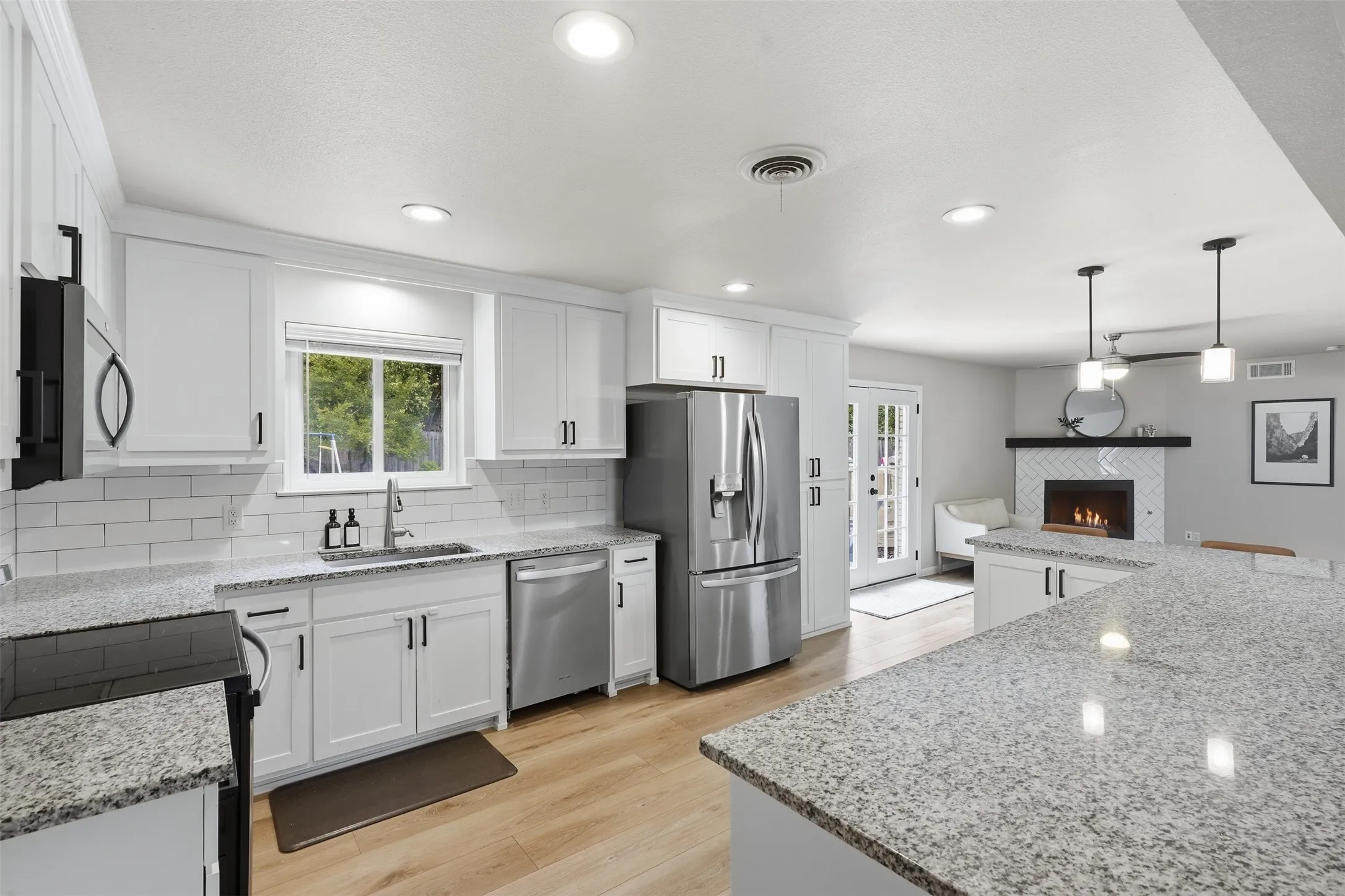 Single Family Residence For Sale in Tarrant County , 6908 Wycliff Street, Fort Worth, Texas 76116, 3 Bedroom, 2 Bathroom, 2 Garage spaces, 1,675 Sqft, built in 1960, mls#21356542, Real Estate Agent in Fort Worth, Homes For Sale in Tarrant county, Homes For Sale in Fort Worth, Realtor in Fort Worth Texas, Real Estate Brokerage Independent Realty Texas, Luminita Cordes Realtor