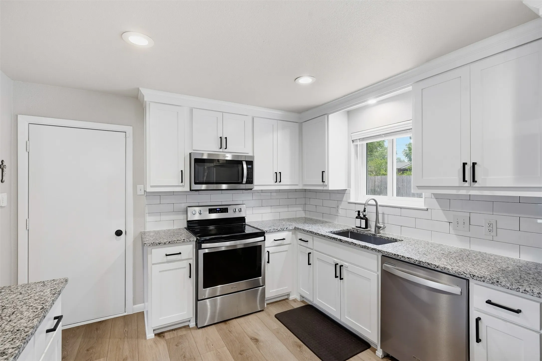 Single Family Residence For Sale in Tarrant County , 6908 Wycliff Street, Fort Worth, Texas 76116, 3 Bedroom, 2 Bathroom, 2 Garage spaces, 1,675 Sqft, built in 1960, mls#21356542, Real Estate Agent in Fort Worth, Homes For Sale in Tarrant county, Homes For Sale in Fort Worth, Realtor in Fort Worth Texas, Real Estate Brokerage Independent Realty Texas, Luminita Cordes Realtor