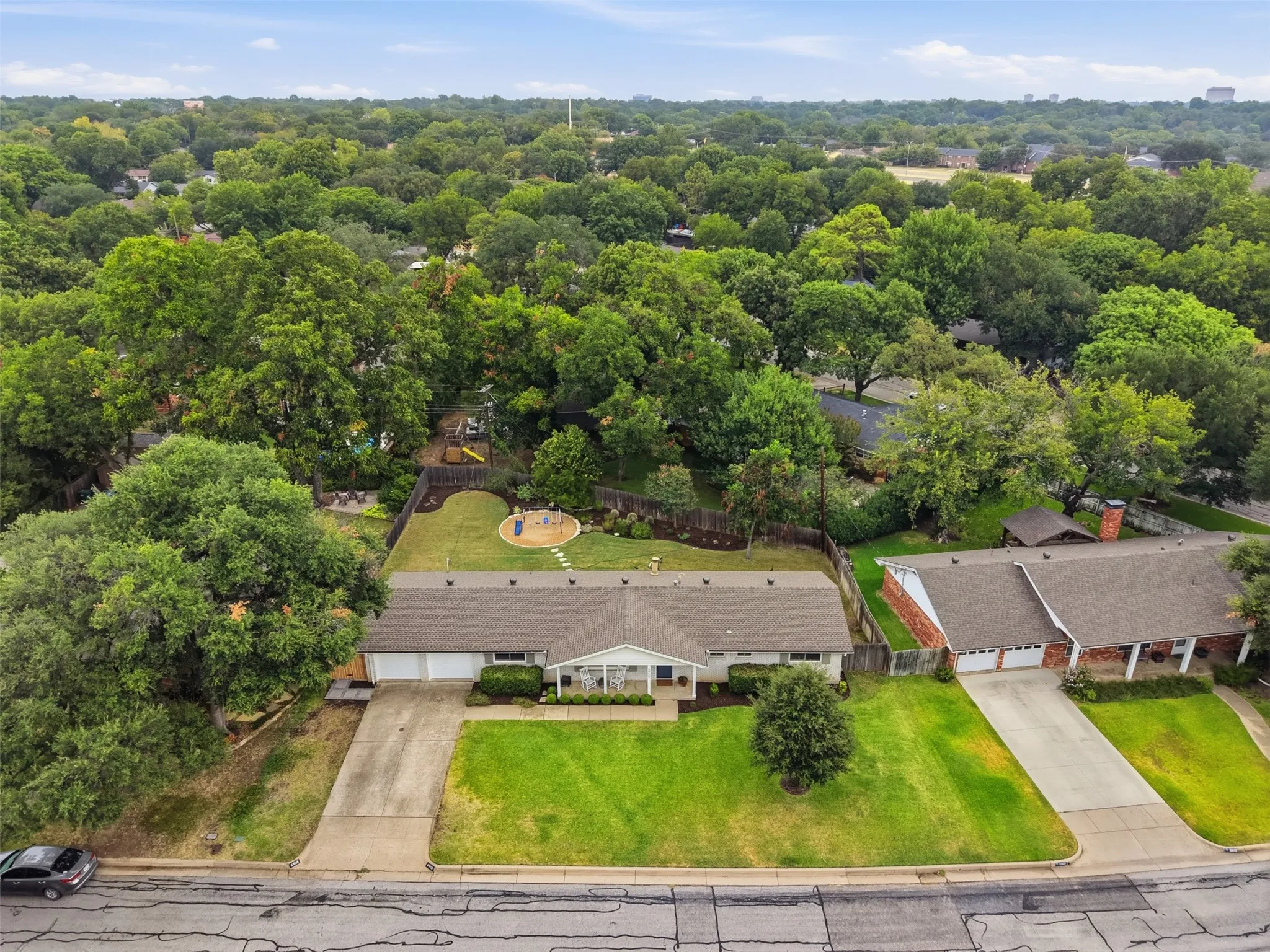 Single Family Residence For Sale in Tarrant County , 6908 Wycliff Street, Fort Worth, Texas 76116, 3 Bedroom, 2 Bathroom, 2 Garage spaces, 1,675 Sqft, built in 1960, mls#21356542, Real Estate Agent in Fort Worth, Homes For Sale in Tarrant county, Homes For Sale in Fort Worth, Realtor in Fort Worth Texas, Real Estate Brokerage Independent Realty Texas, Luminita Cordes Realtor