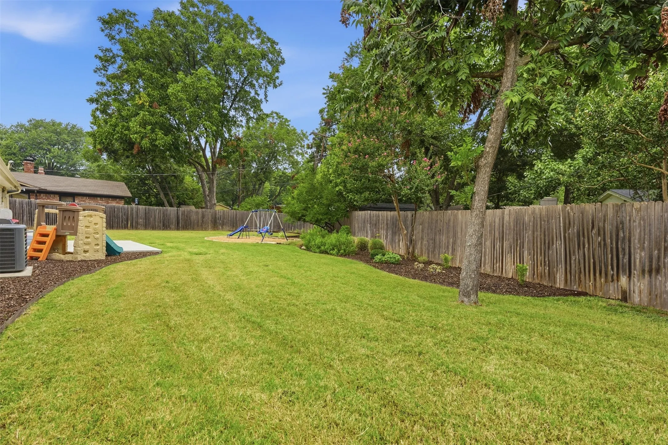 Single Family Residence For Sale in Tarrant County , 6908 Wycliff Street, Fort Worth, Texas 76116, 3 Bedroom, 2 Bathroom, 2 Garage spaces, 1,675 Sqft, built in 1960, mls#21356542, Real Estate Agent in Fort Worth, Homes For Sale in Tarrant county, Homes For Sale in Fort Worth, Realtor in Fort Worth Texas, Real Estate Brokerage Independent Realty Texas, Luminita Cordes Realtor