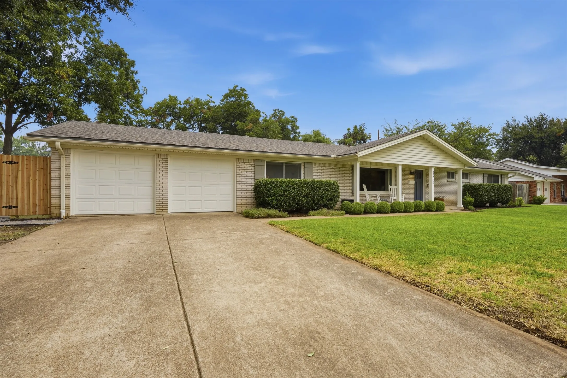 Single Family Residence For Sale in Tarrant County , 6908 Wycliff Street, Fort Worth, Texas 76116, 3 Bedroom, 2 Bathroom, 2 Garage spaces, 1,675 Sqft, built in 1960, mls#21356542, Real Estate Agent in Fort Worth, Homes For Sale in Tarrant county, Homes For Sale in Fort Worth, Realtor in Fort Worth Texas, Real Estate Brokerage Independent Realty Texas, Luminita Cordes Realtor