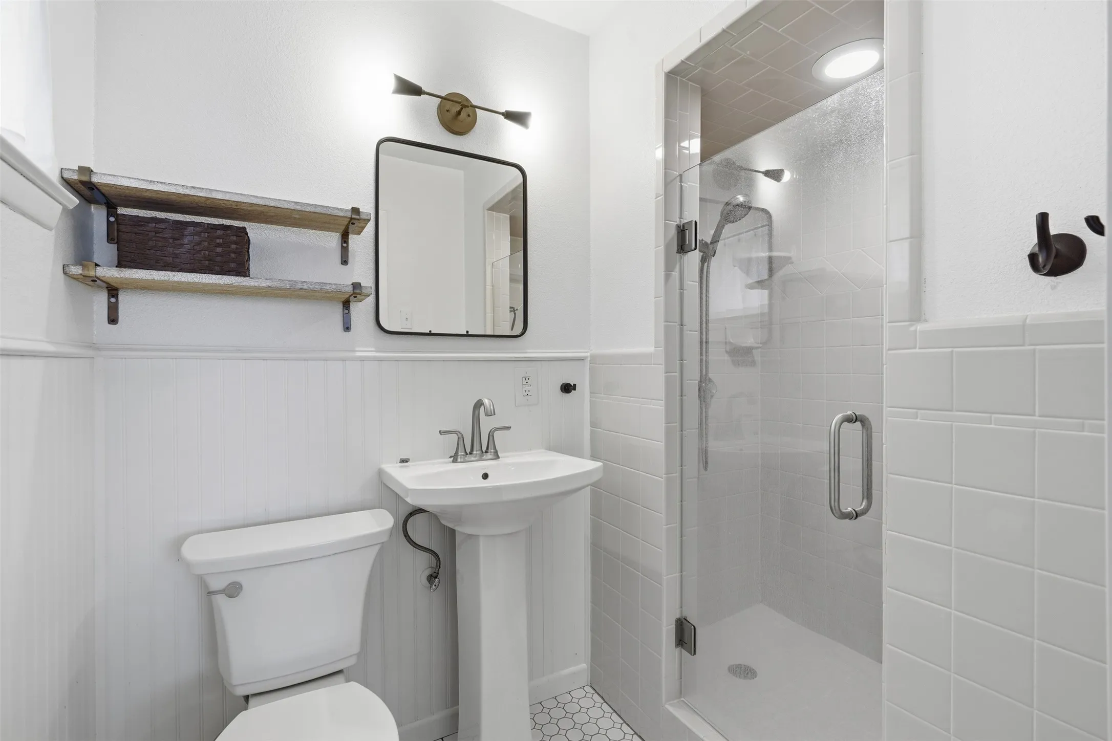 Single Family Residence For Sale in Tarrant County , 6908 Wycliff Street, Fort Worth, Texas 76116, 3 Bedroom, 2 Bathroom, 2 Garage spaces, 1,675 Sqft, built in 1960, mls#21356542, Real Estate Agent in Fort Worth, Homes For Sale in Tarrant county, Homes For Sale in Fort Worth, Realtor in Fort Worth Texas, Real Estate Brokerage Independent Realty Texas, Luminita Cordes Realtor