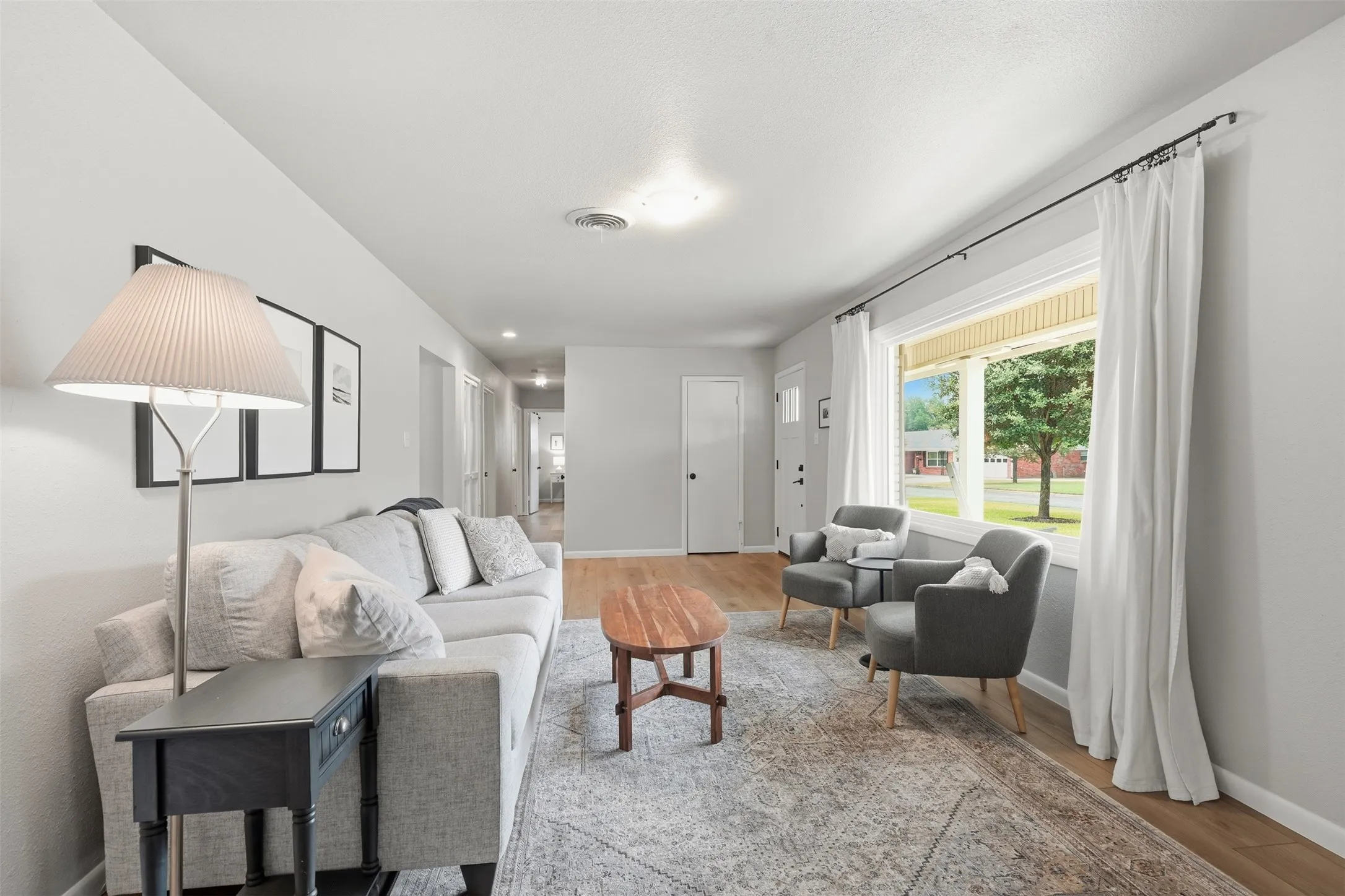 Single Family Residence For Sale in Tarrant County , 6908 Wycliff Street, Fort Worth, Texas 76116, 3 Bedroom, 2 Bathroom, 2 Garage spaces, 1,675 Sqft, built in 1960, mls#21356542, Real Estate Agent in Fort Worth, Homes For Sale in Tarrant county, Homes For Sale in Fort Worth, Realtor in Fort Worth Texas, Real Estate Brokerage Independent Realty Texas, Luminita Cordes Realtor