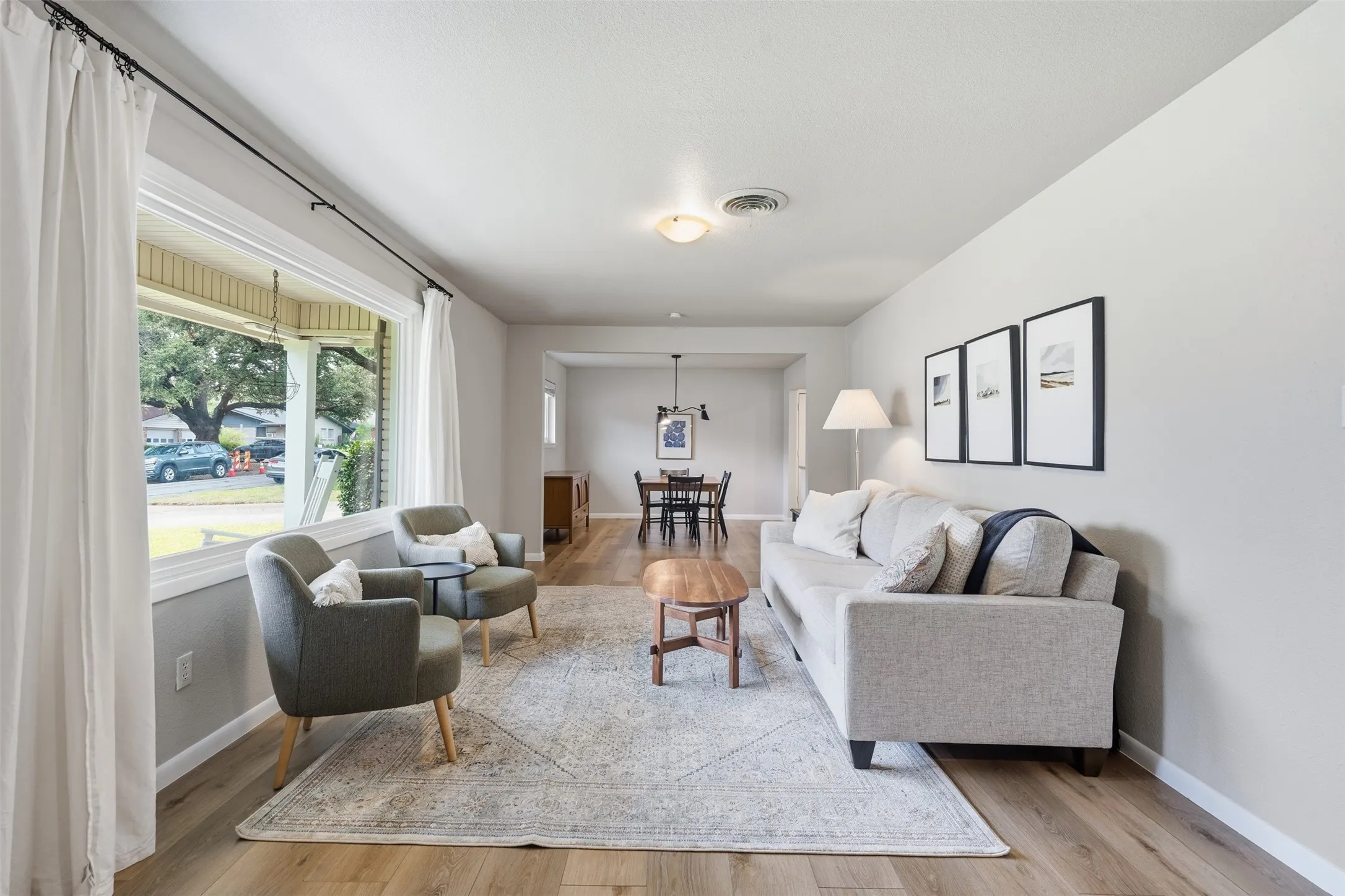 Single Family Residence For Sale in Tarrant County , 6908 Wycliff Street, Fort Worth, Texas 76116, 3 Bedroom, 2 Bathroom, 2 Garage spaces, 1,675 Sqft, built in 1960, mls#21356542, Real Estate Agent in Fort Worth, Homes For Sale in Tarrant county, Homes For Sale in Fort Worth, Realtor in Fort Worth Texas, Real Estate Brokerage Independent Realty Texas, Luminita Cordes Realtor