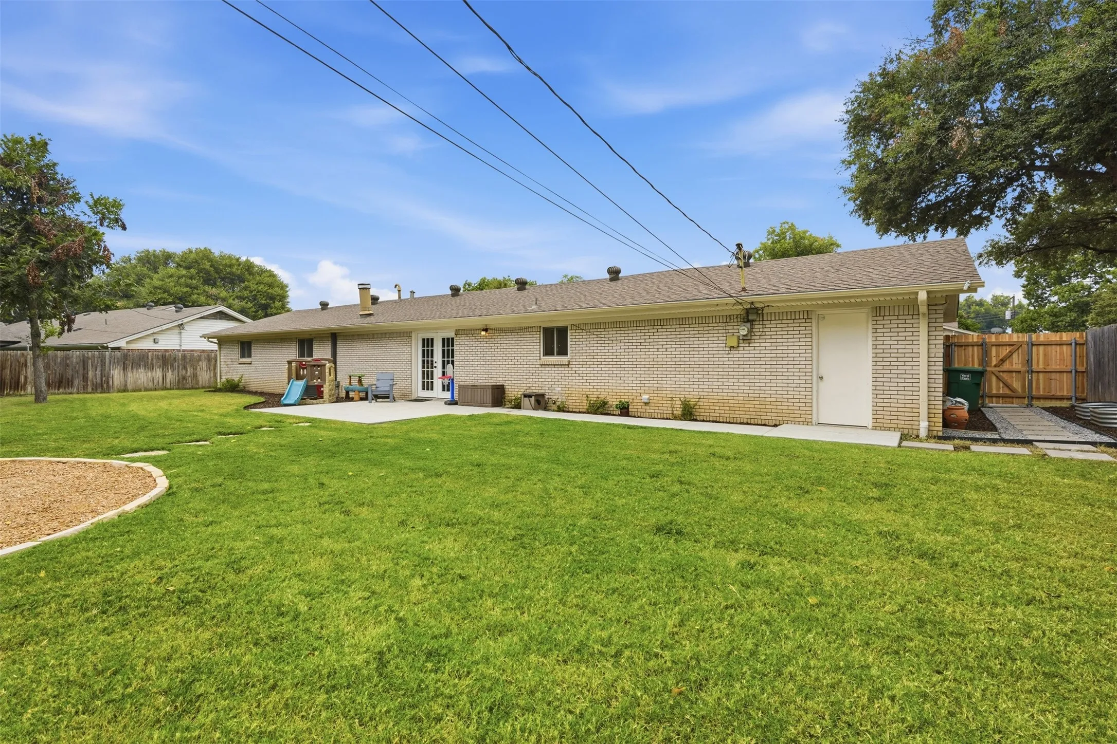 Single Family Residence For Sale in Tarrant County , 6908 Wycliff Street, Fort Worth, Texas 76116, 3 Bedroom, 2 Bathroom, 2 Garage spaces, 1,675 Sqft, built in 1960, mls#21356542, Real Estate Agent in Fort Worth, Homes For Sale in Tarrant county, Homes For Sale in Fort Worth, Realtor in Fort Worth Texas, Real Estate Brokerage Independent Realty Texas, Luminita Cordes Realtor