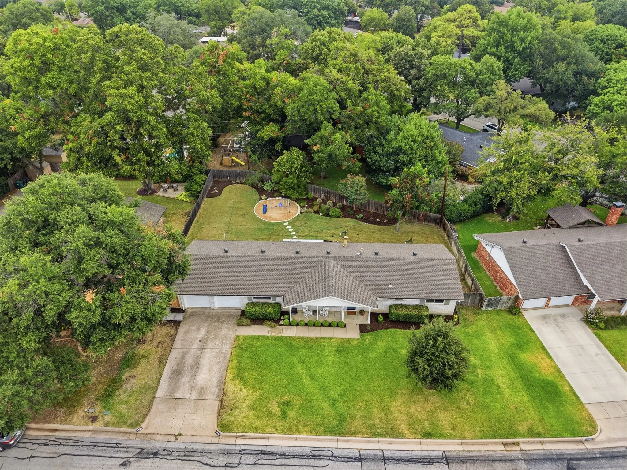 Single Family Residence For Sale in Tarrant County , 6908 Wycliff Street, Fort Worth, Texas 76116, 3 Bedroom, 2 Bathroom, 2 Garage spaces, 1,675 Sqft, built in 1960, mls#21356542, Real Estate Agent in Fort Worth, Homes For Sale in Tarrant county, Homes For Sale in Fort Worth, Realtor in Fort Worth Texas, Real Estate Brokerage Independent Realty Texas, Luminita Cordes Realtor