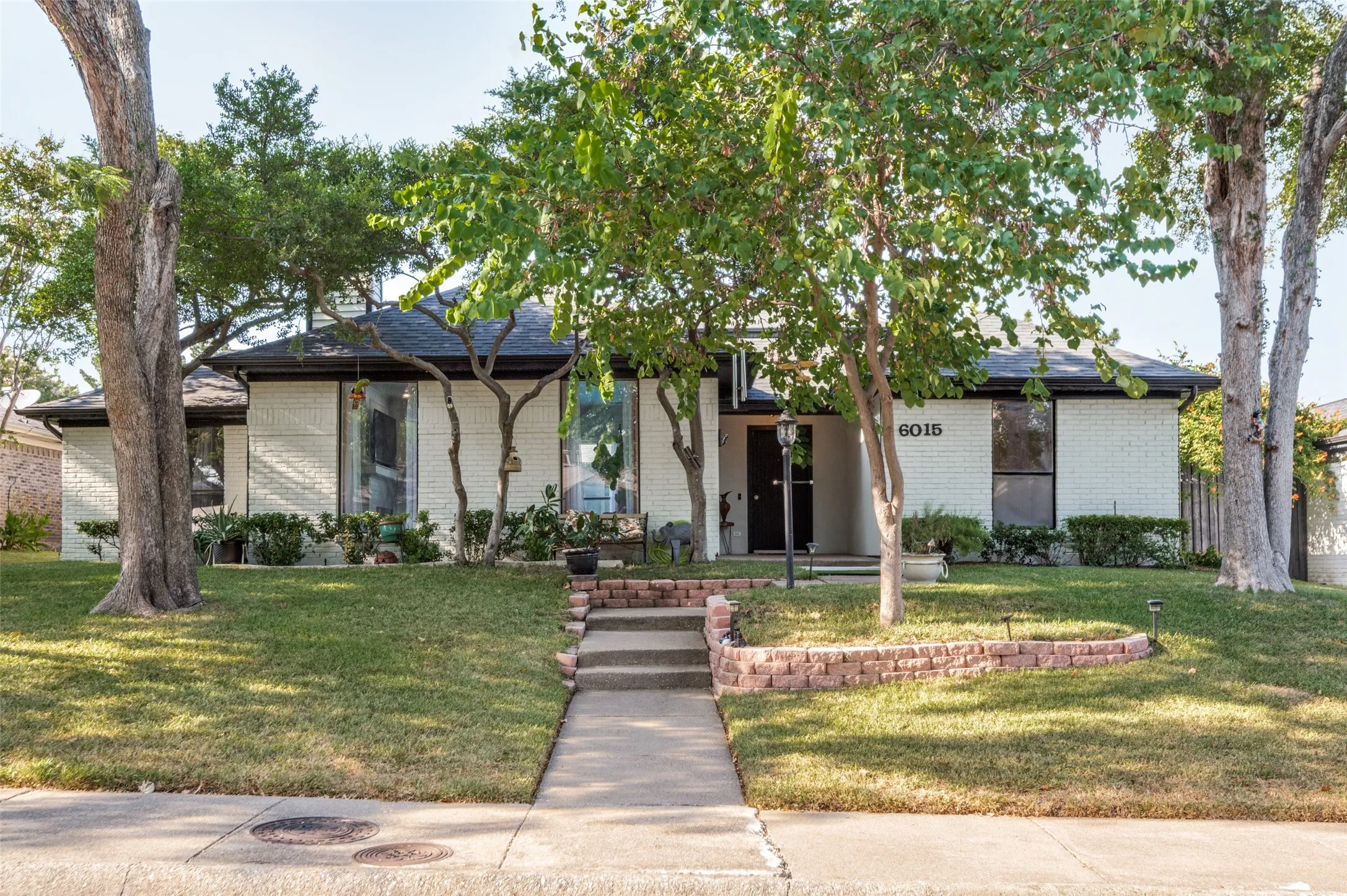 Single Family Residence For Sale in Dallas County , 6015 Blue Bay Drive, Dallas, Texas 75248, 3 Bedroom, 3 Bathroom, 2 Garage spaces, 2,559 Sqft, built in 1978, mls#21370637, Real Estate Agent in Dallas, Homes For Sale in Dallas county, Homes For Sale in Dallas, Realtor in Dallas Texas, Real Estate Brokerage Independent Realty Texas, Luminita Cordes Realtor