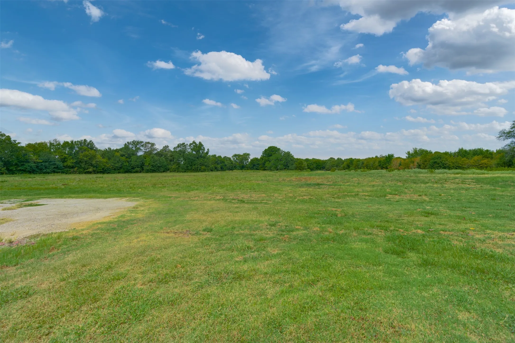 Single Family Residence For Sale in Red River (TX) County , 14496 Texas Highway 37 S, Bogata, Texas 75417, 3 Bedroom, 2 Bathroom, Garage spaces, 2,064 Sqft, built in 1995, mls#21371643, Real Estate Agent in Bogata, Homes For Sale in Red River (TX) county, Homes For Sale in Bogata, Realtor in Bogata Texas, Real Estate Brokerage Independent Realty Texas, Luminita Cordes Realtor