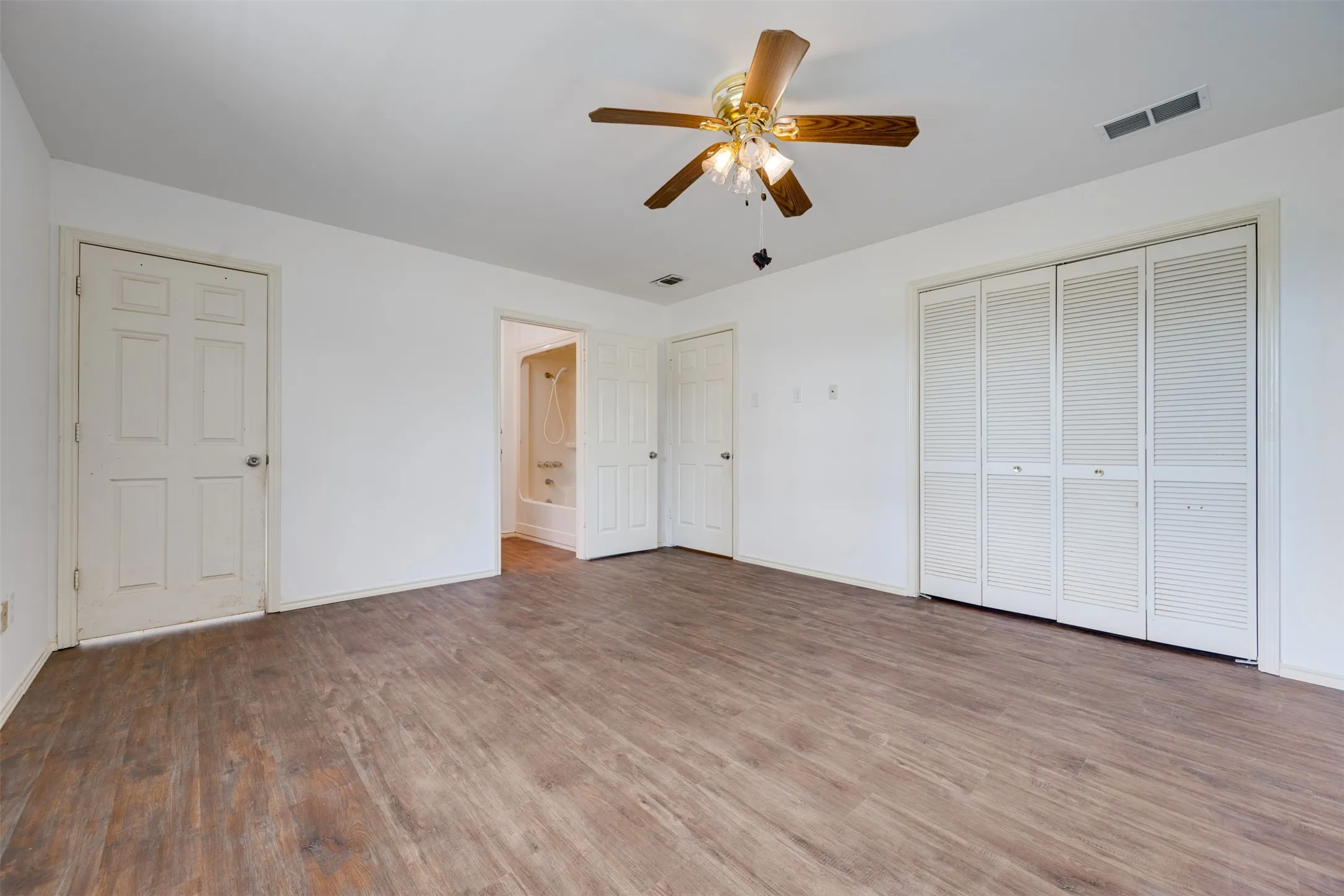 Single Family Residence For Sale in Red River (TX) County , 14496 Texas Highway 37 S, Bogata, Texas 75417, 3 Bedroom, 2 Bathroom, Garage spaces, 2,064 Sqft, built in 1995, mls#21371643, Real Estate Agent in Bogata, Homes For Sale in Red River (TX) county, Homes For Sale in Bogata, Realtor in Bogata Texas, Real Estate Brokerage Independent Realty Texas, Luminita Cordes Realtor