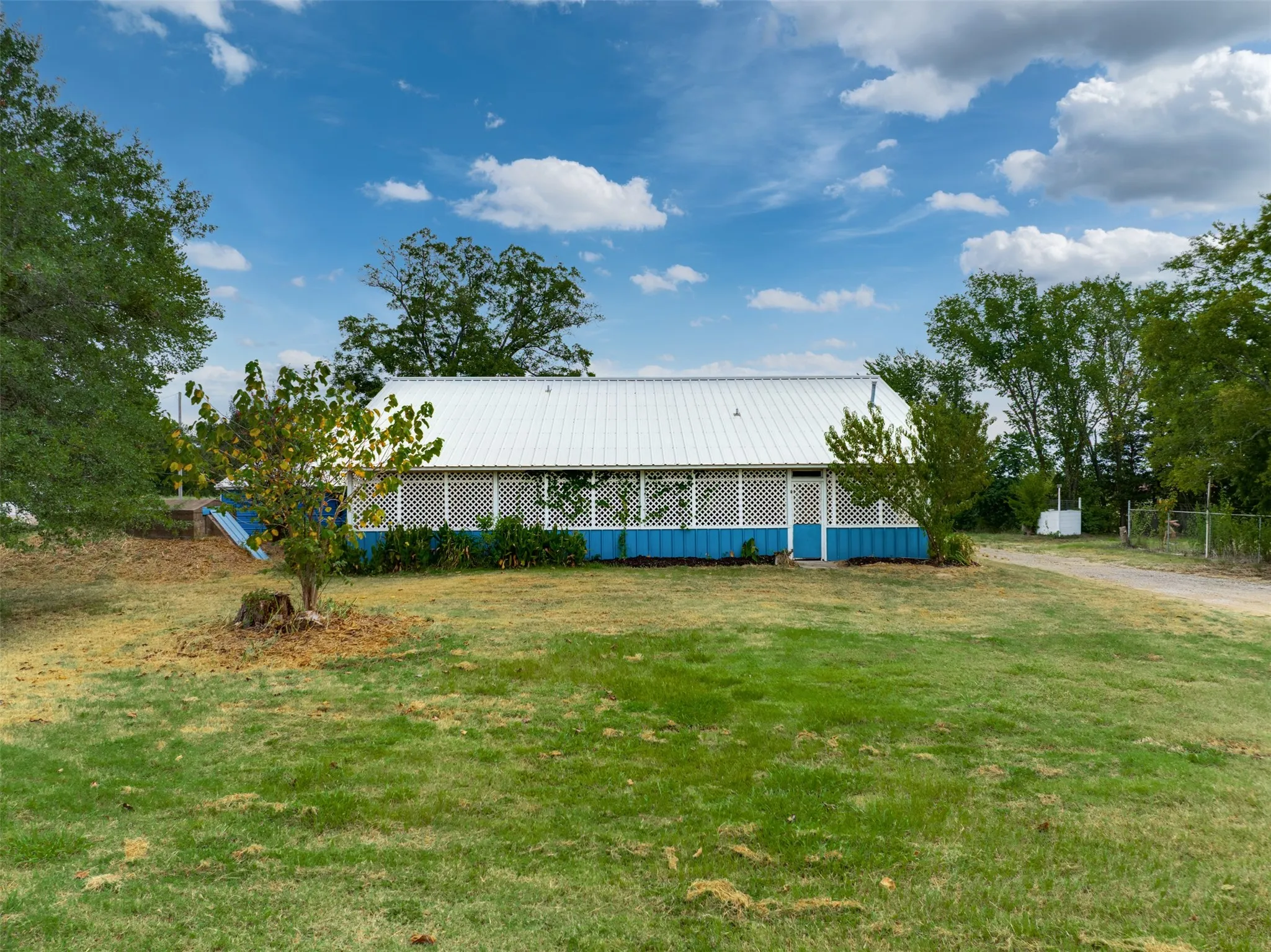 Single Family Residence For Sale in Red River (TX) County , 14496 Texas Highway 37 S, Bogata, Texas 75417, 3 Bedroom, 2 Bathroom, Garage spaces, 2,064 Sqft, built in 1995, mls#21371643, Real Estate Agent in Bogata, Homes For Sale in Red River (TX) county, Homes For Sale in Bogata, Realtor in Bogata Texas, Real Estate Brokerage Independent Realty Texas, Luminita Cordes Realtor