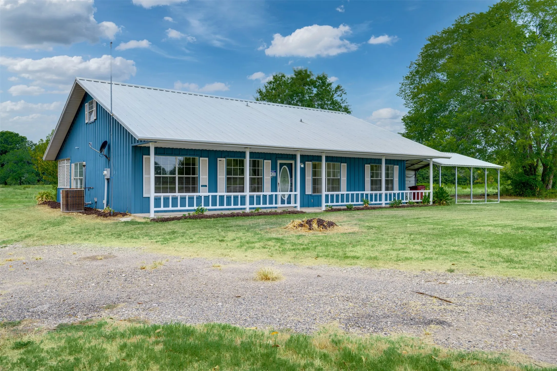 Single Family Residence For Sale in Red River (TX) County , 14496 Texas Highway 37 S, Bogata, Texas 75417, 3 Bedroom, 2 Bathroom, Garage spaces, 2,064 Sqft, built in 1995, mls#21371643, Real Estate Agent in Bogata, Homes For Sale in Red River (TX) county, Homes For Sale in Bogata, Realtor in Bogata Texas, Real Estate Brokerage Independent Realty Texas, Luminita Cordes Realtor